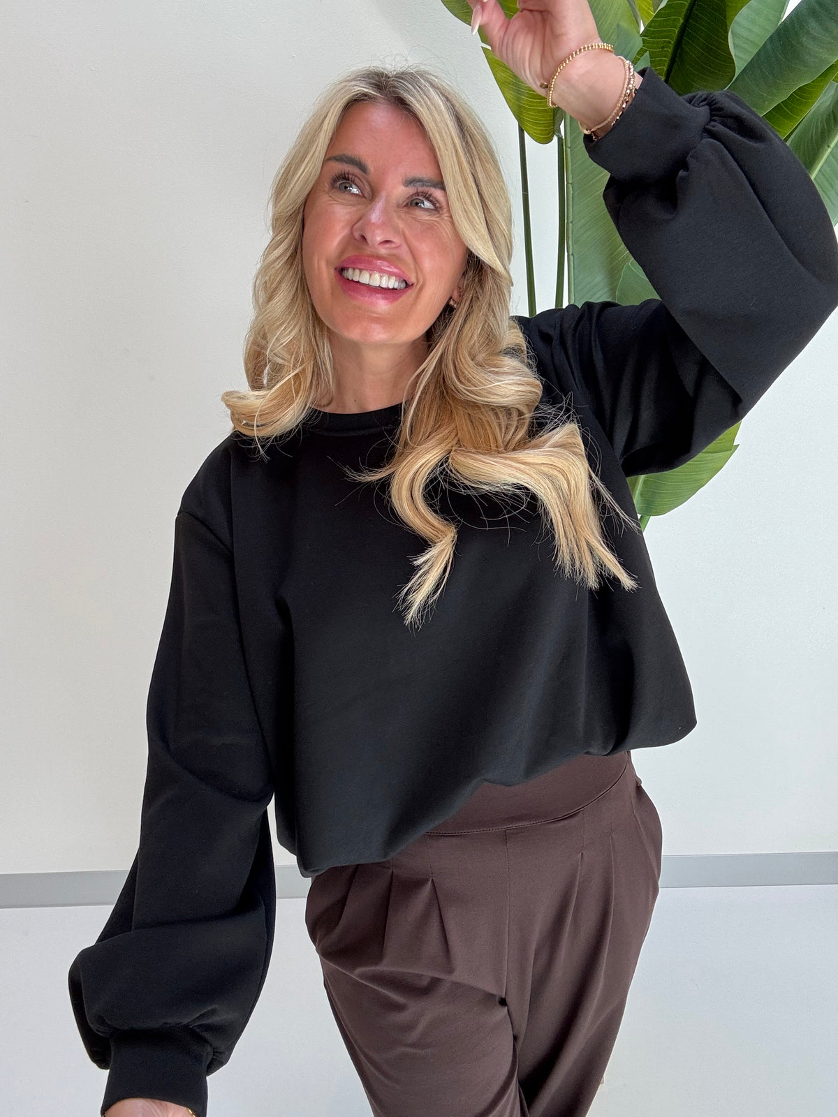 Butterstoff Pullover mit Gummizug unten schwarz
