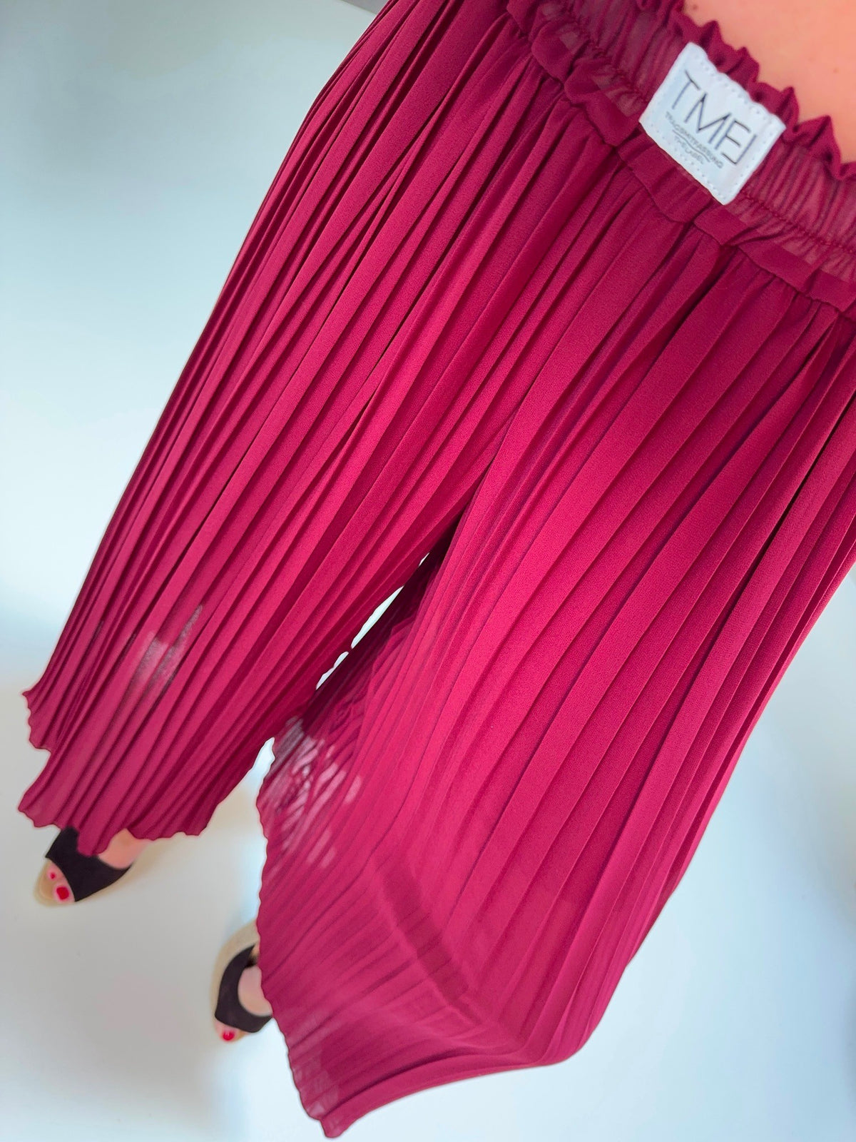 Signature Plisseehose burgundy mit Patch
