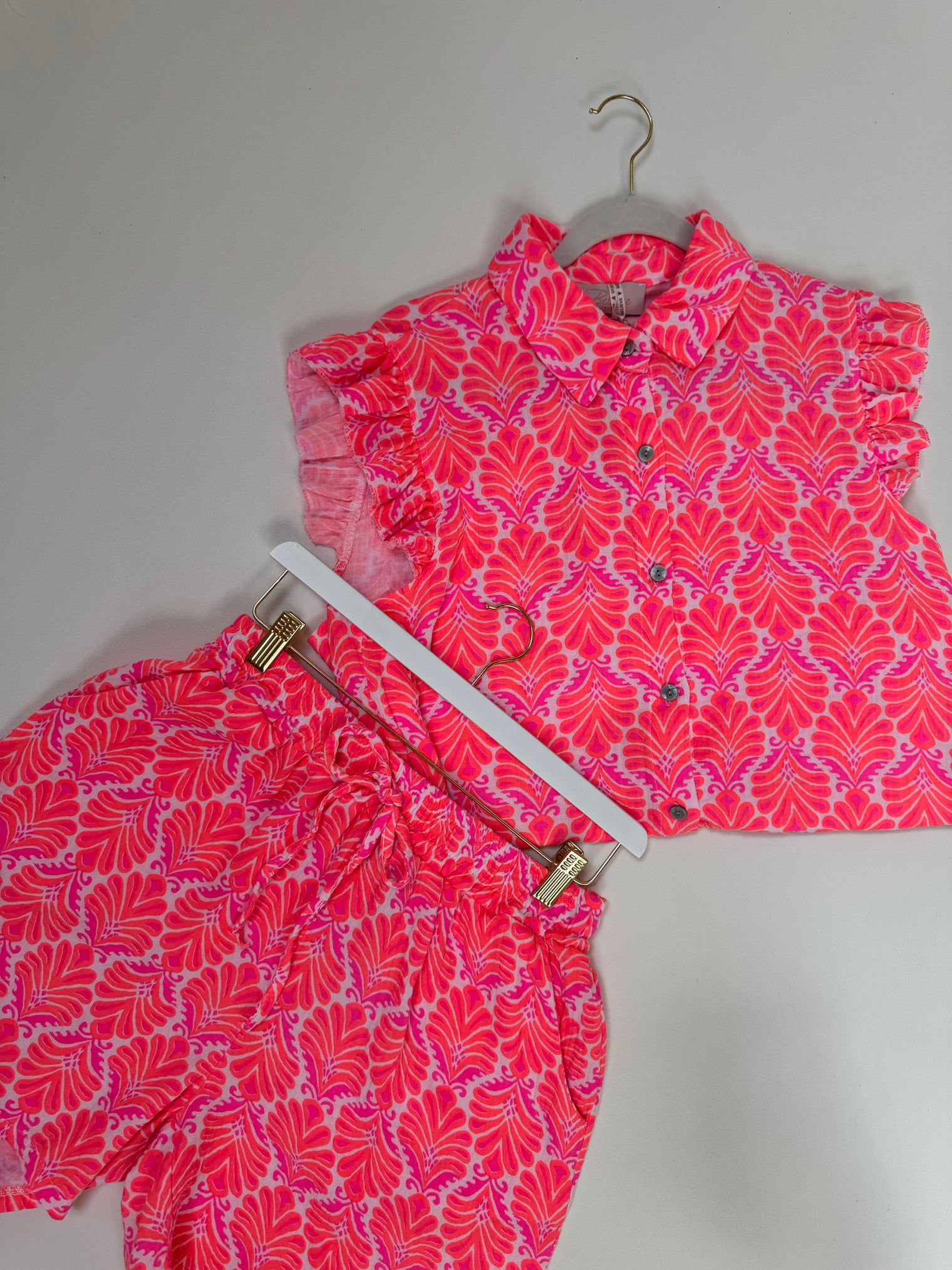 Musselin Shorts weiß SUMMER MEMORIES mit hot pink/orange