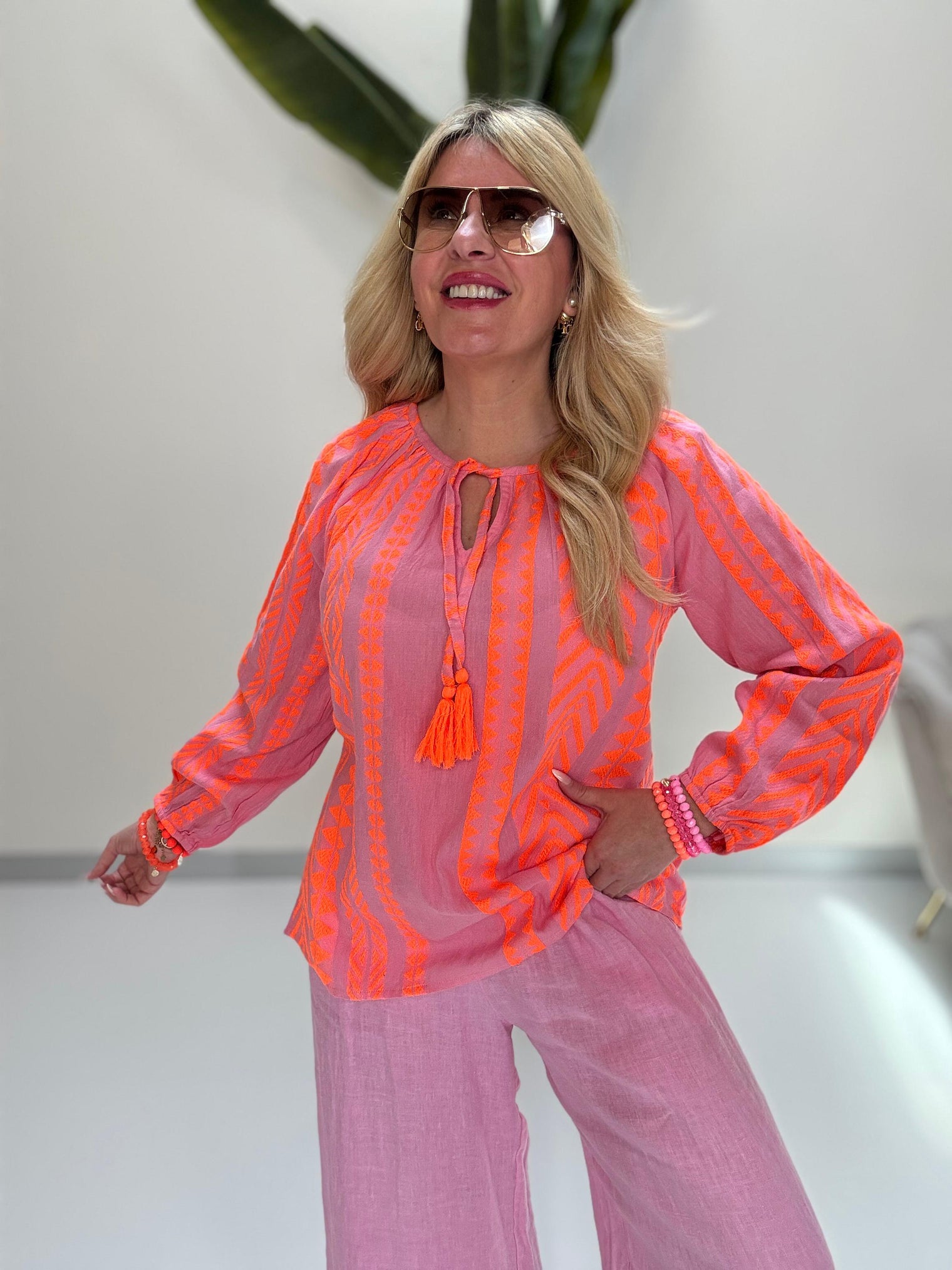Bluse BOHO BASH rosa/orange mit Quastenbändchen
