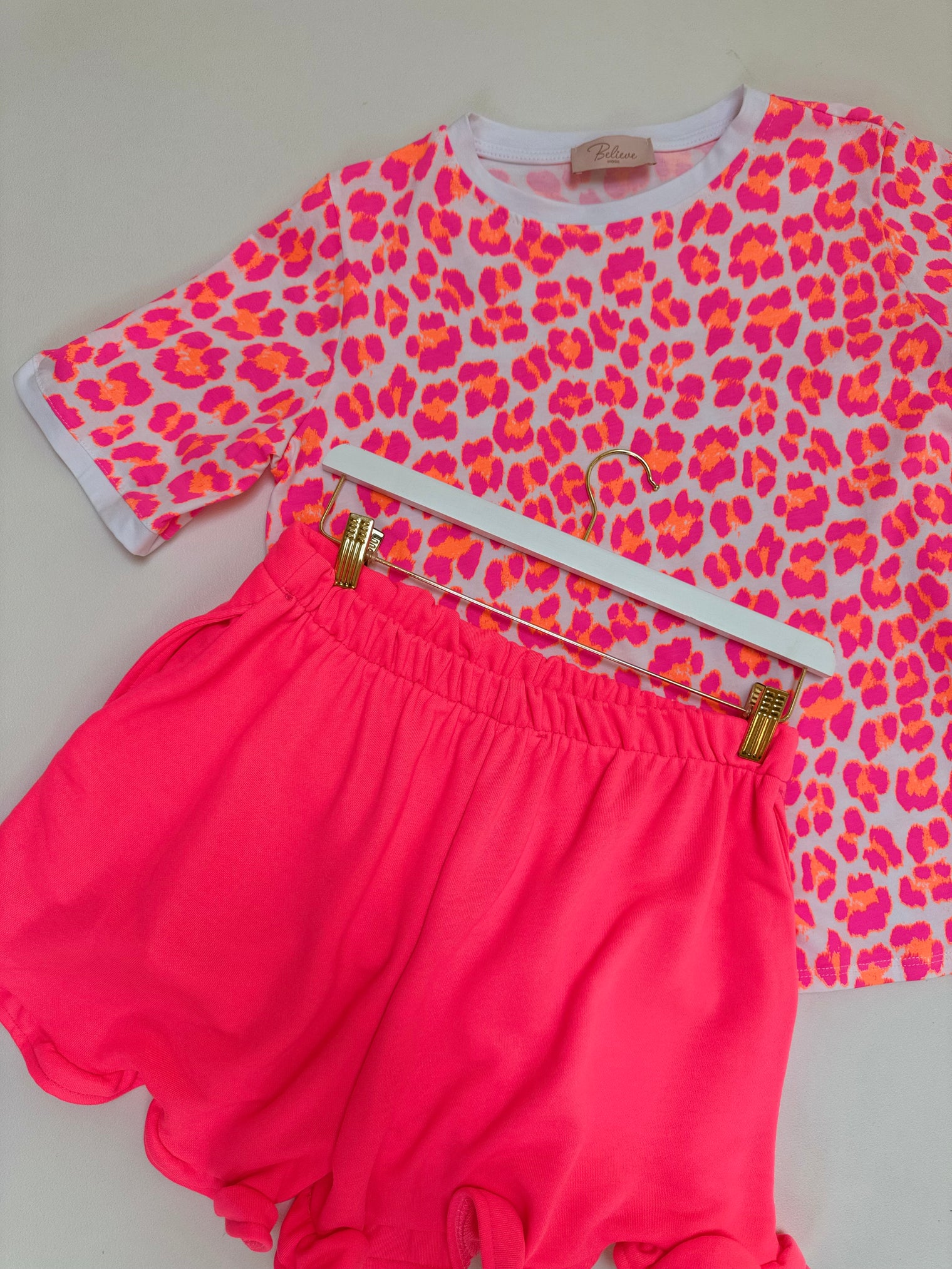 Sommer Shorts mit Volants KISS MY VOLANTS hot pink