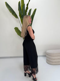 Luxury Culotte Hose mit Bundfalten & Spitze schwarz