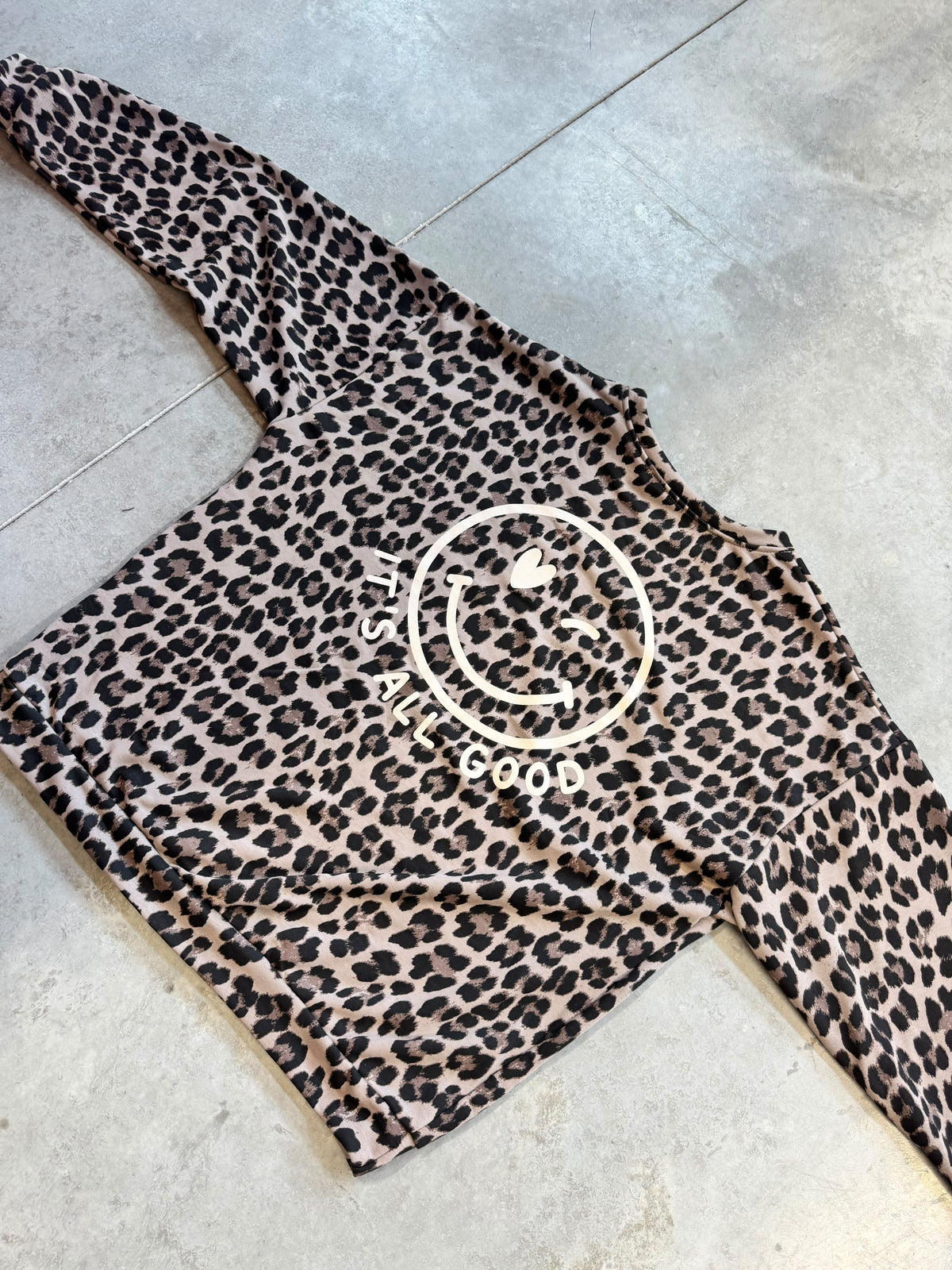 Oversize Sweater taupe Leo ITS ALL GOOD creme mit Rückenprint