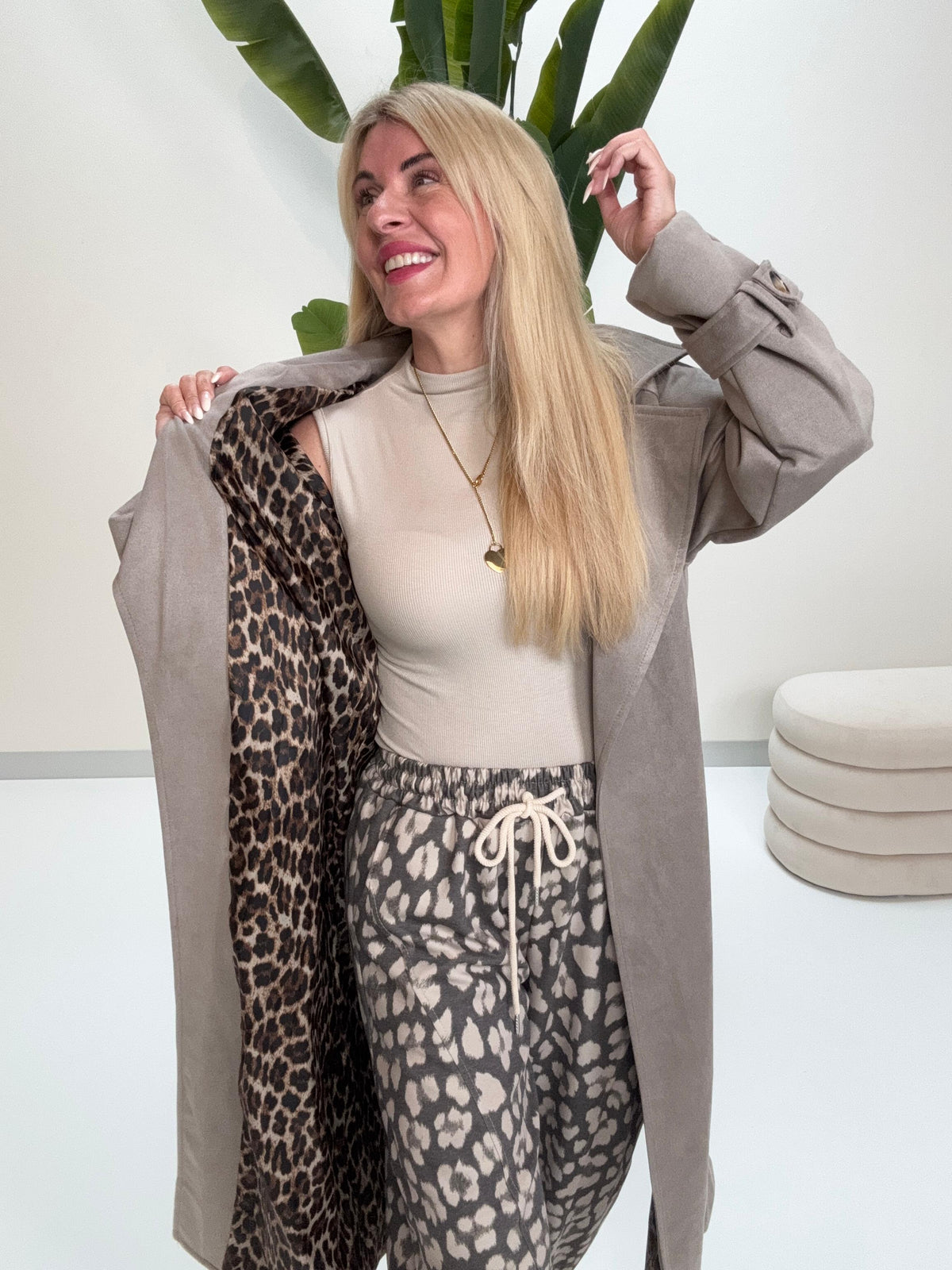 Velours Trenchcoat COZY KISS mit LEO Innenfutter storm grey