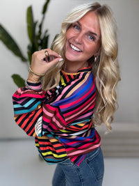 Butterstoff Sweater mit Patch am Ärmel SMALL STRIPES schwarz/rainbow
