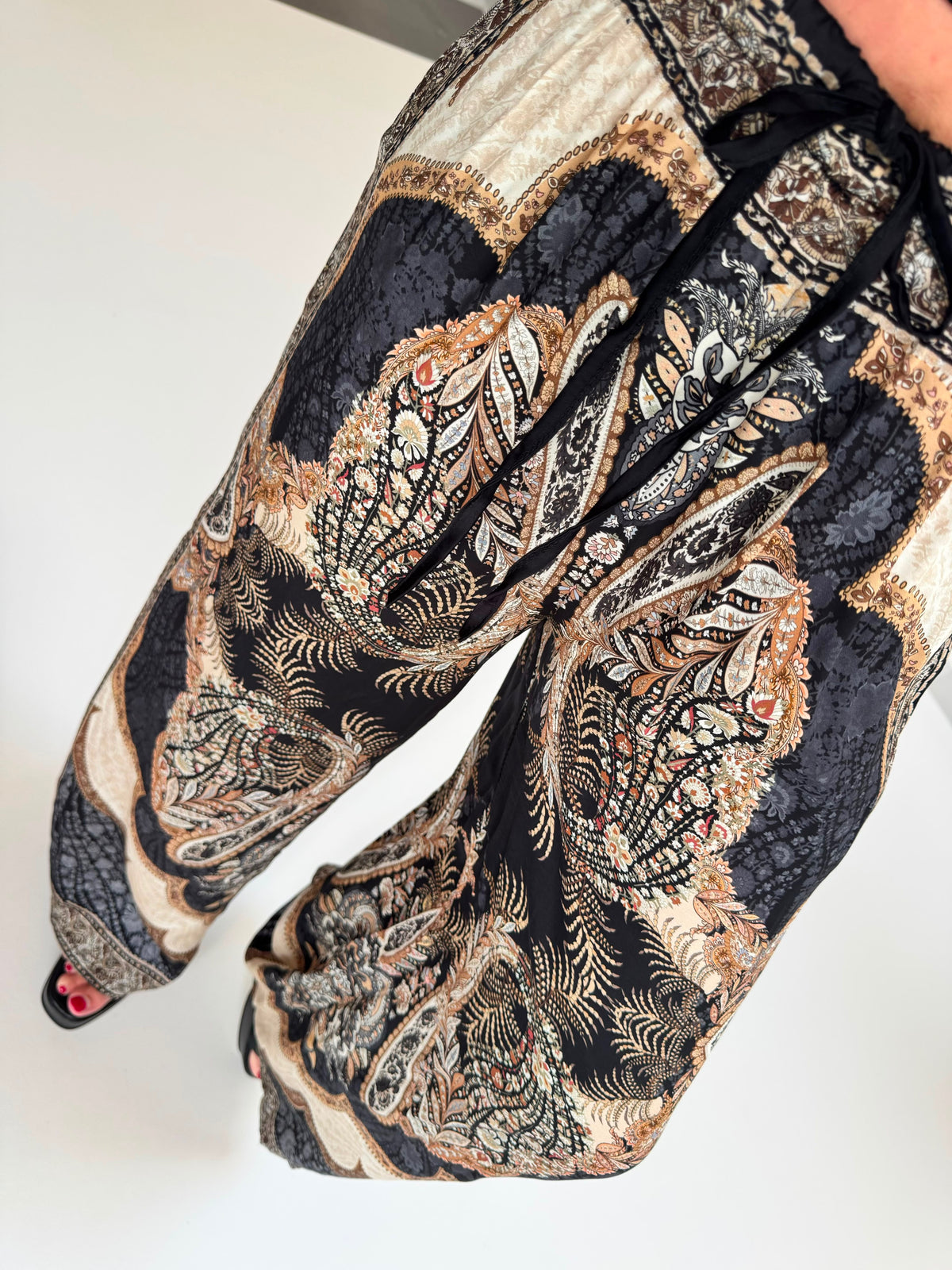 Luxury Hose mit Seide Mahony mitternachtsblau/schwarz/gold