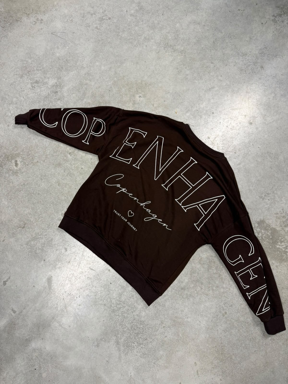 Sweater mit Rückenprint COPENHAGEN Braun weiß