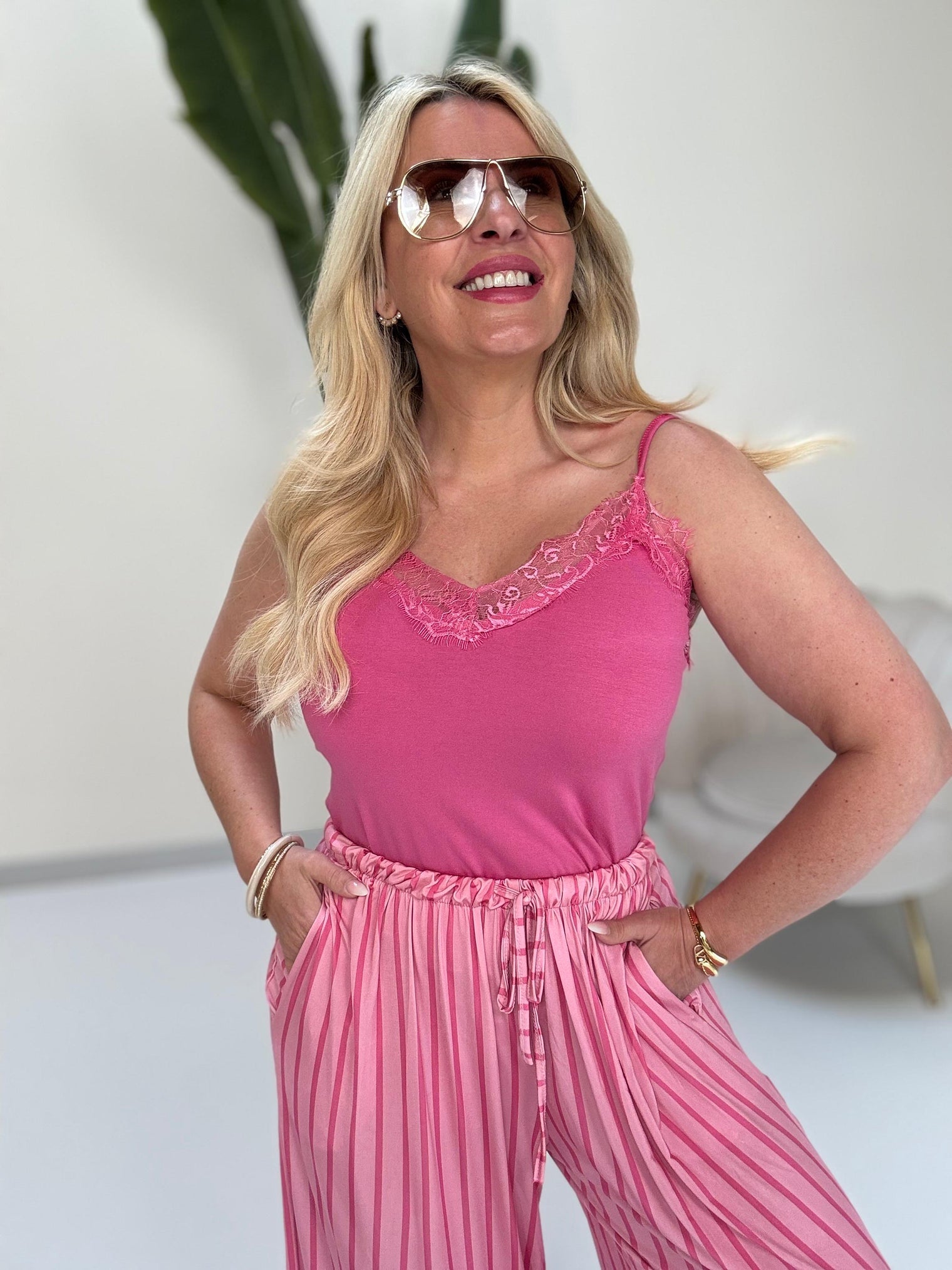 Body aus Viskose mit Spitze pink