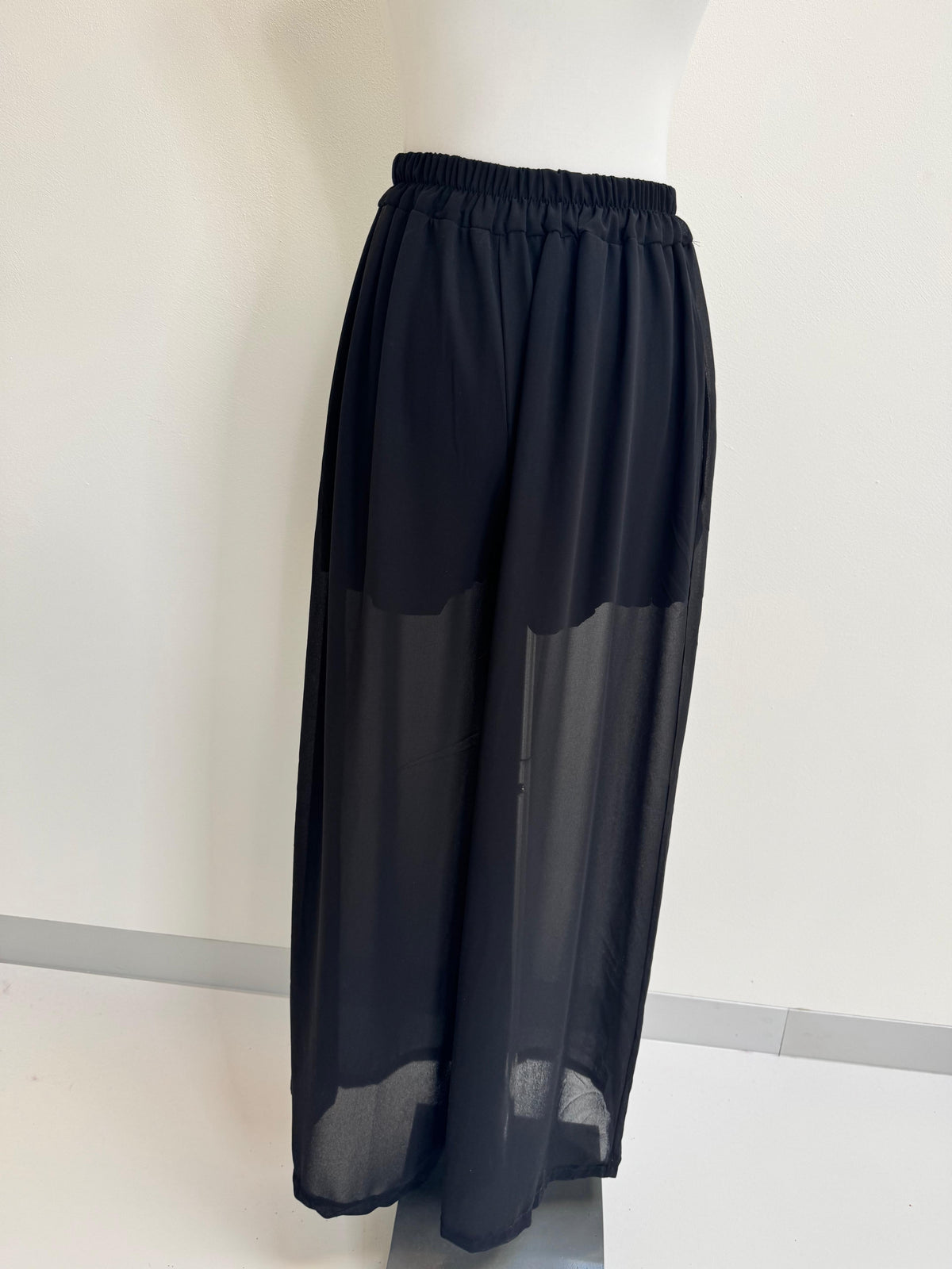 Luftige Hose mit transparentem Bein Schwarz