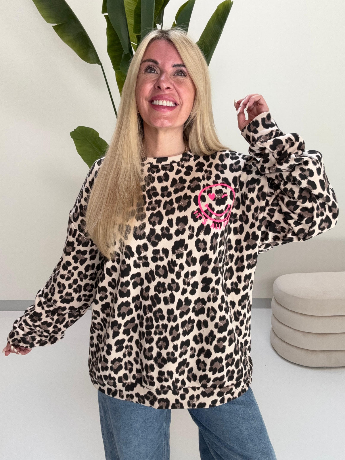 Oversize Sweater beige Leo ITS ALL GOOD pink mit Rückenprint