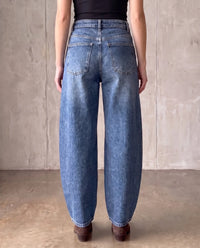Ballon/Barrel Jeans mit umgeklapptem Fashion Bund light washed details