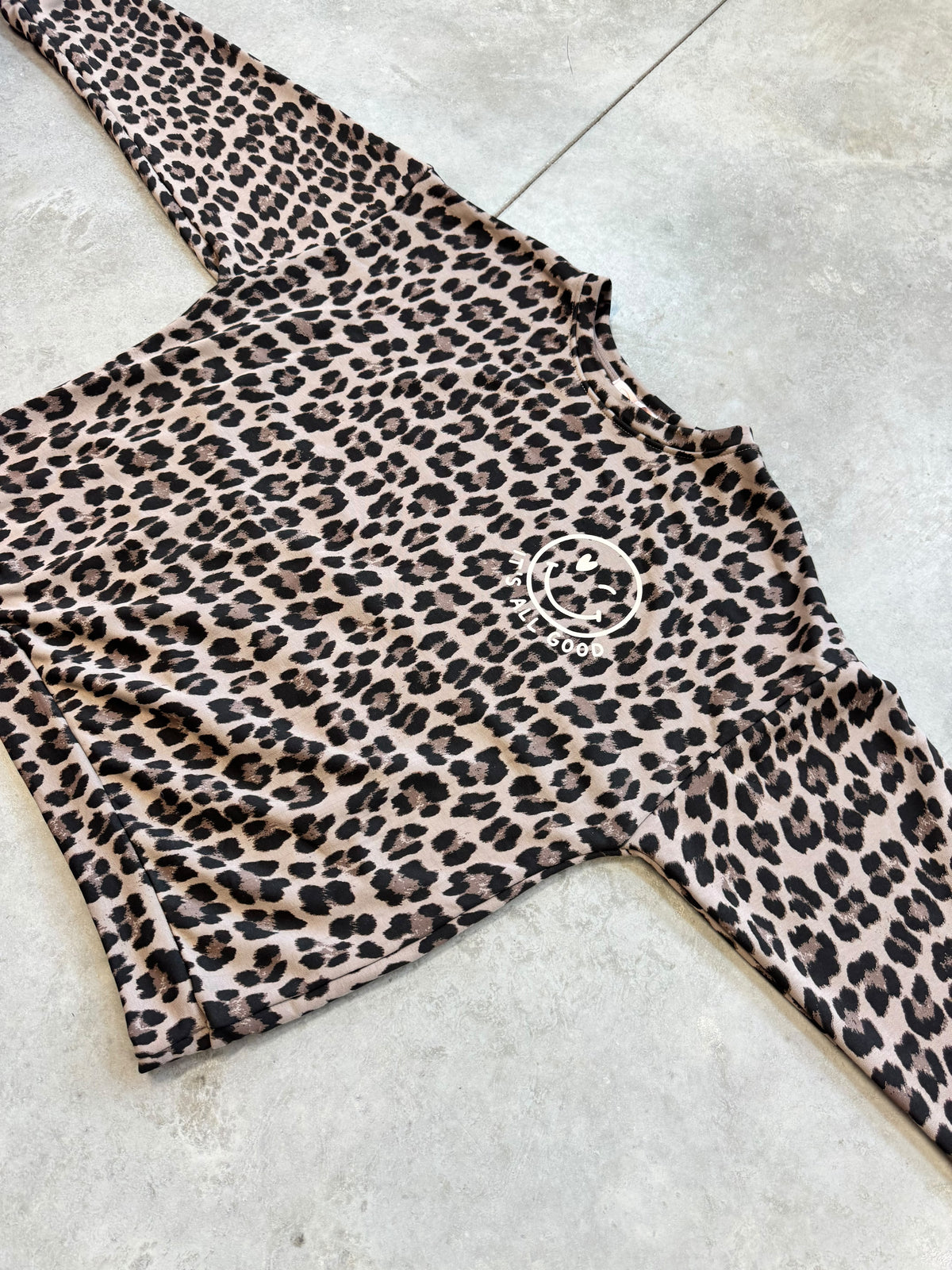 Oversize Sweater taupe Leo ITS ALL GOOD creme mit Rückenprint