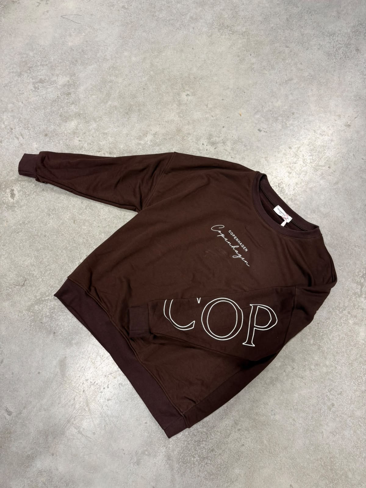Sweater mit Rückenprint COPENHAGEN Braun weiß
