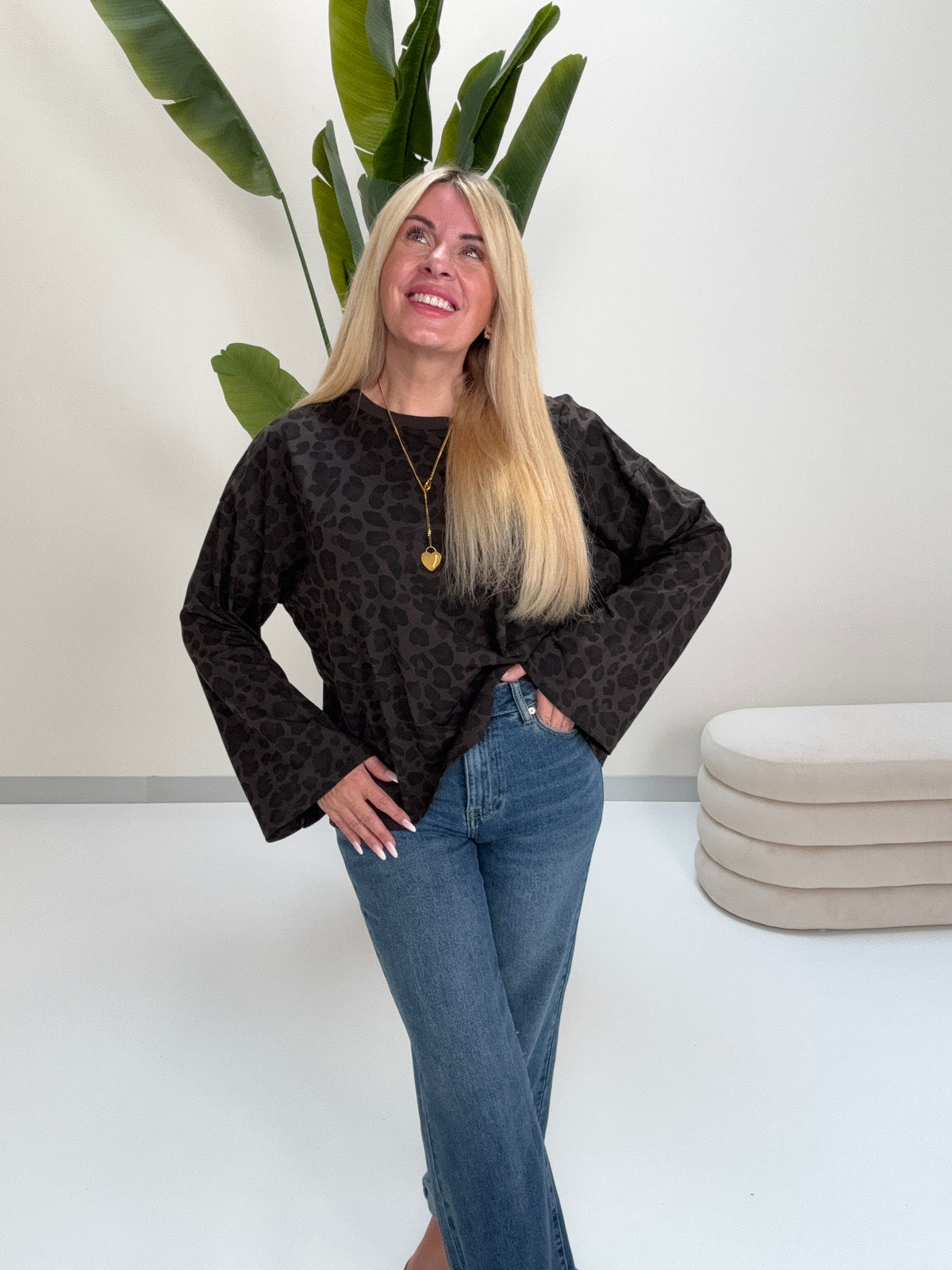 Longsleeve mit leicht ausgestelltem Ärmel dark chocolate LEO schwarz/braun