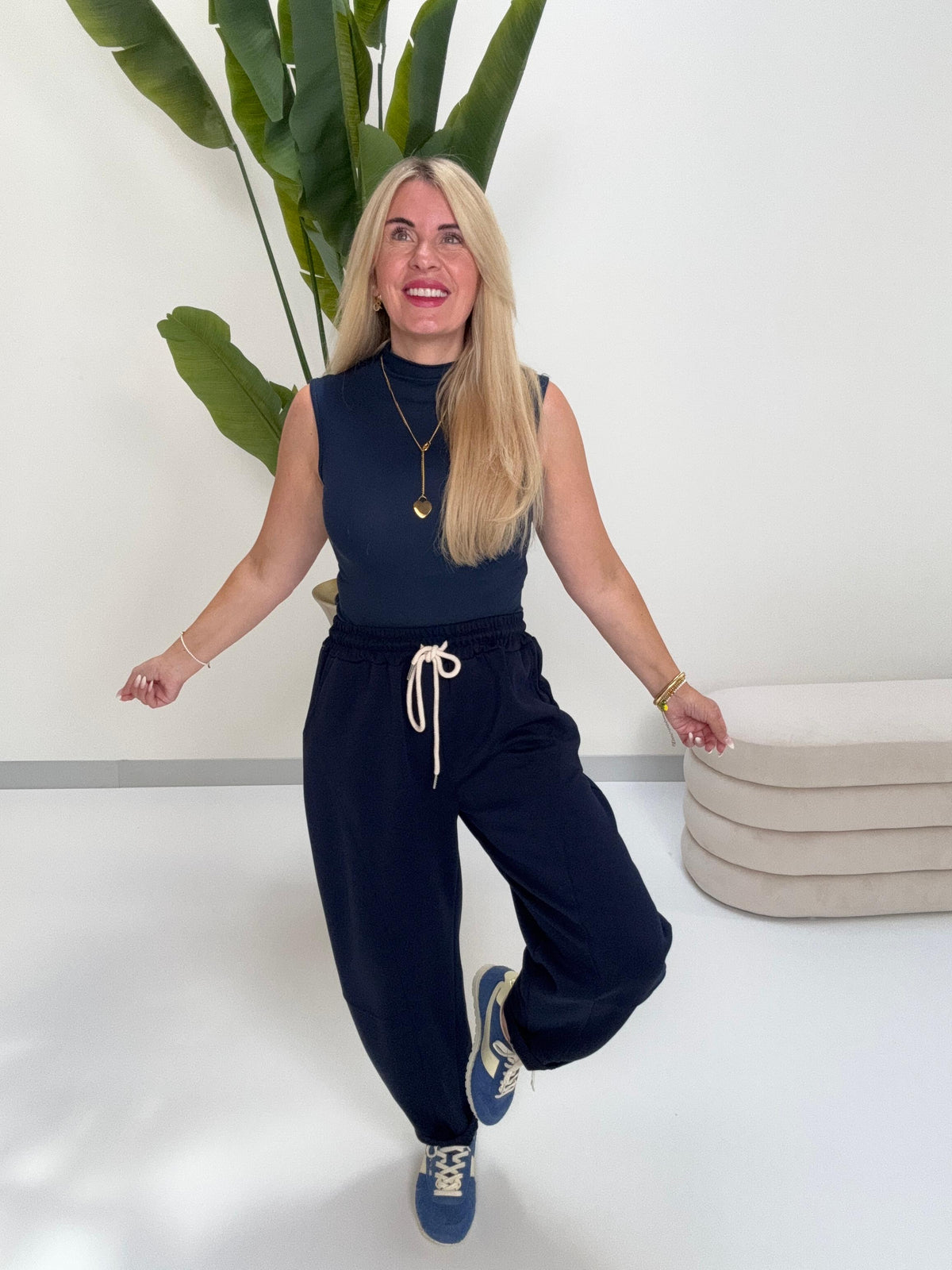 Stylische Barrel Hose COZY MYSTIQUE mitternachtsblau mit Tunnelzug
