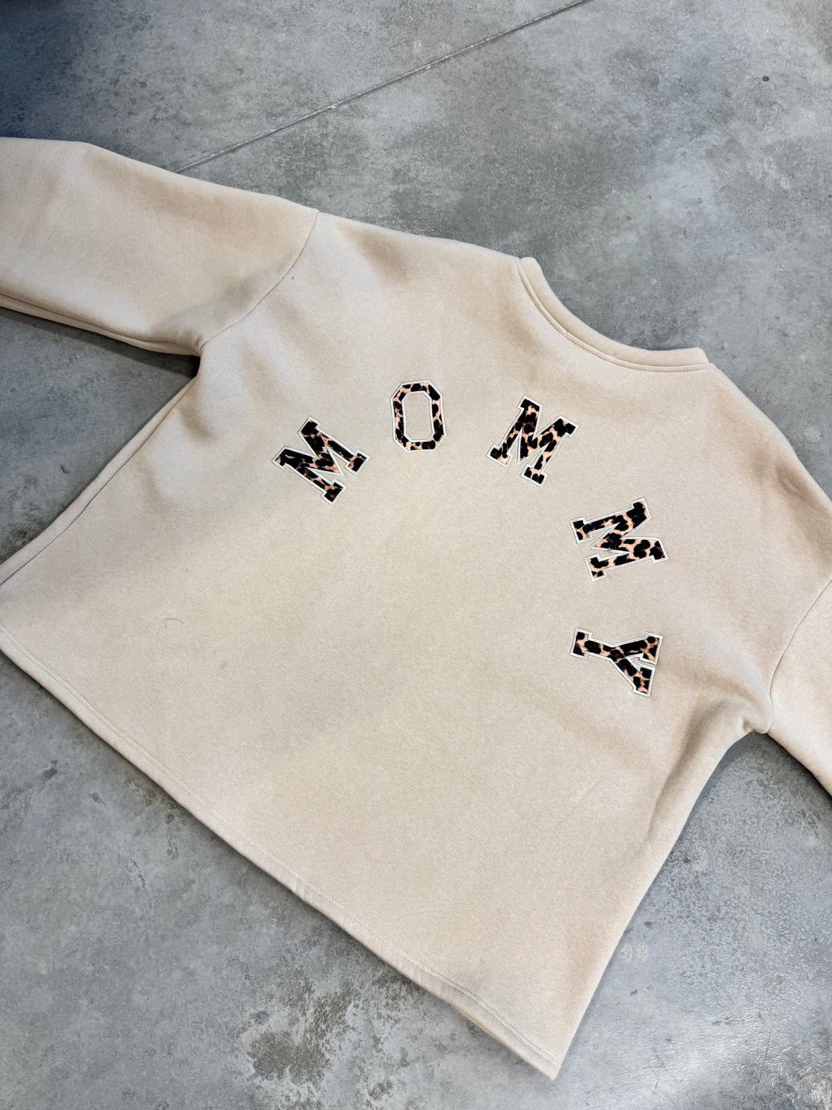 Sweater mit Rückenprint Mommy beige