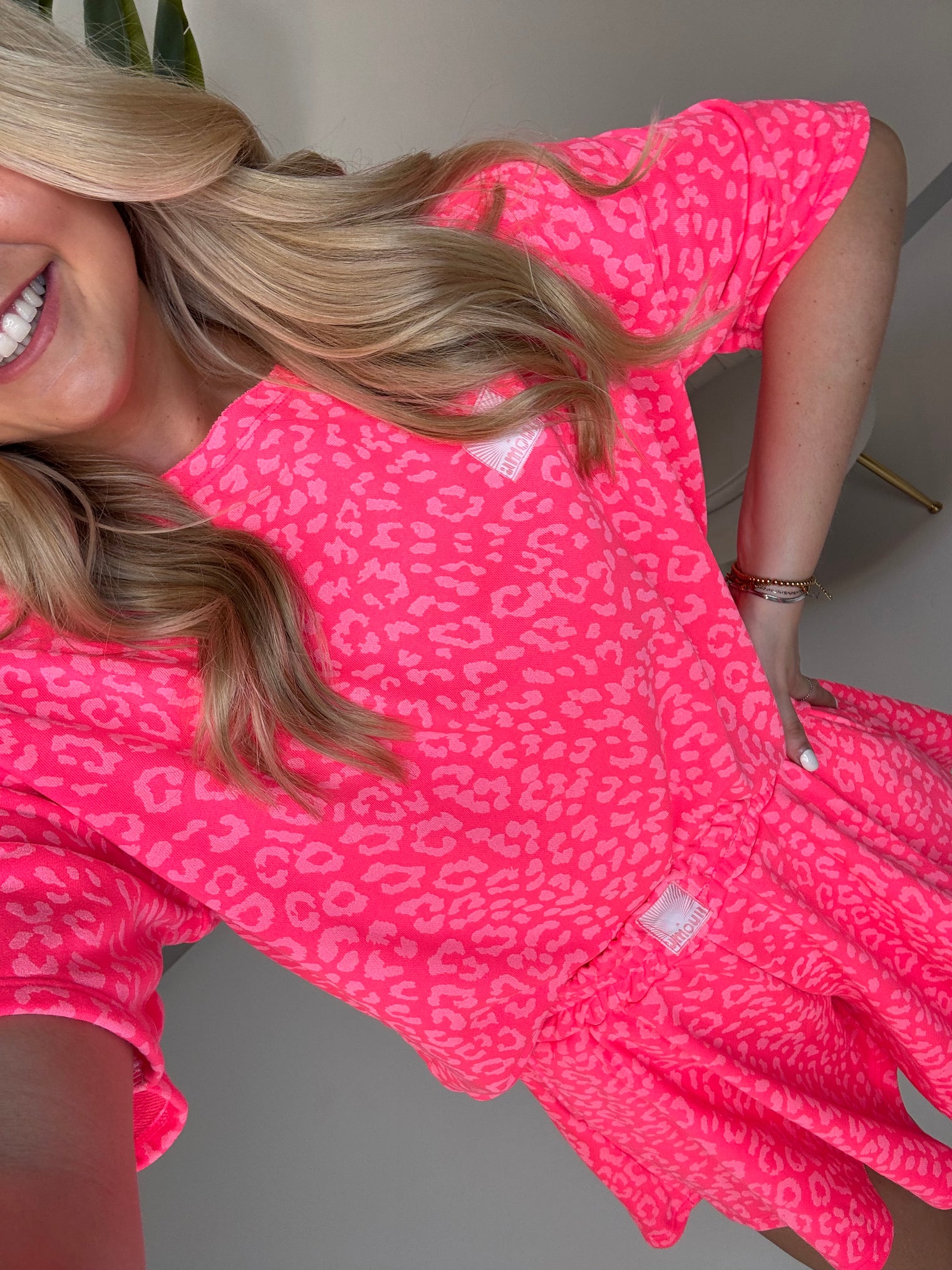 Shirt kurzarm hot fuchsia LEO LOVER AMOUR rosa mit Patch