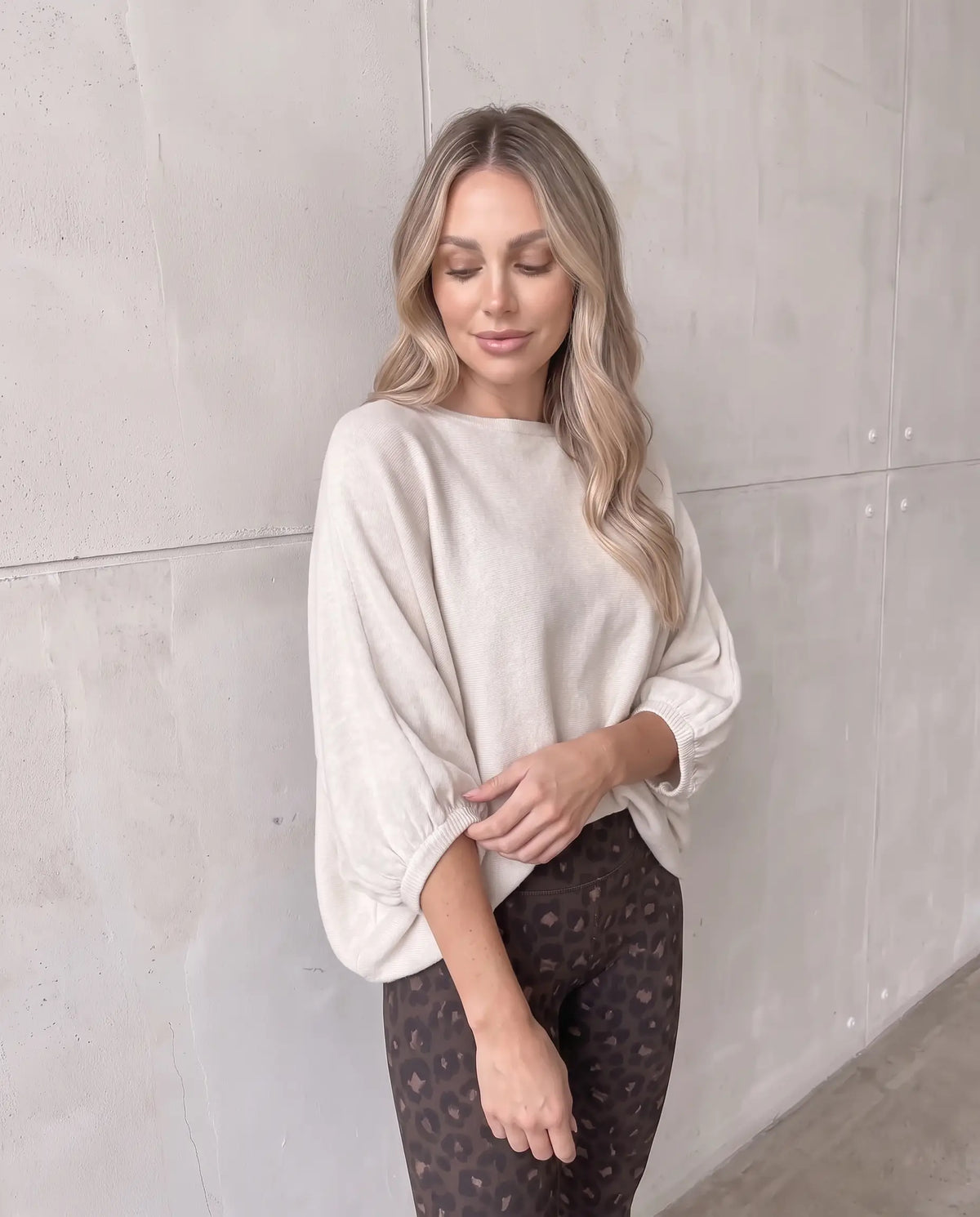 Feinstrickpullover im Fledermausschnitt mit weiten Ärmeln creme