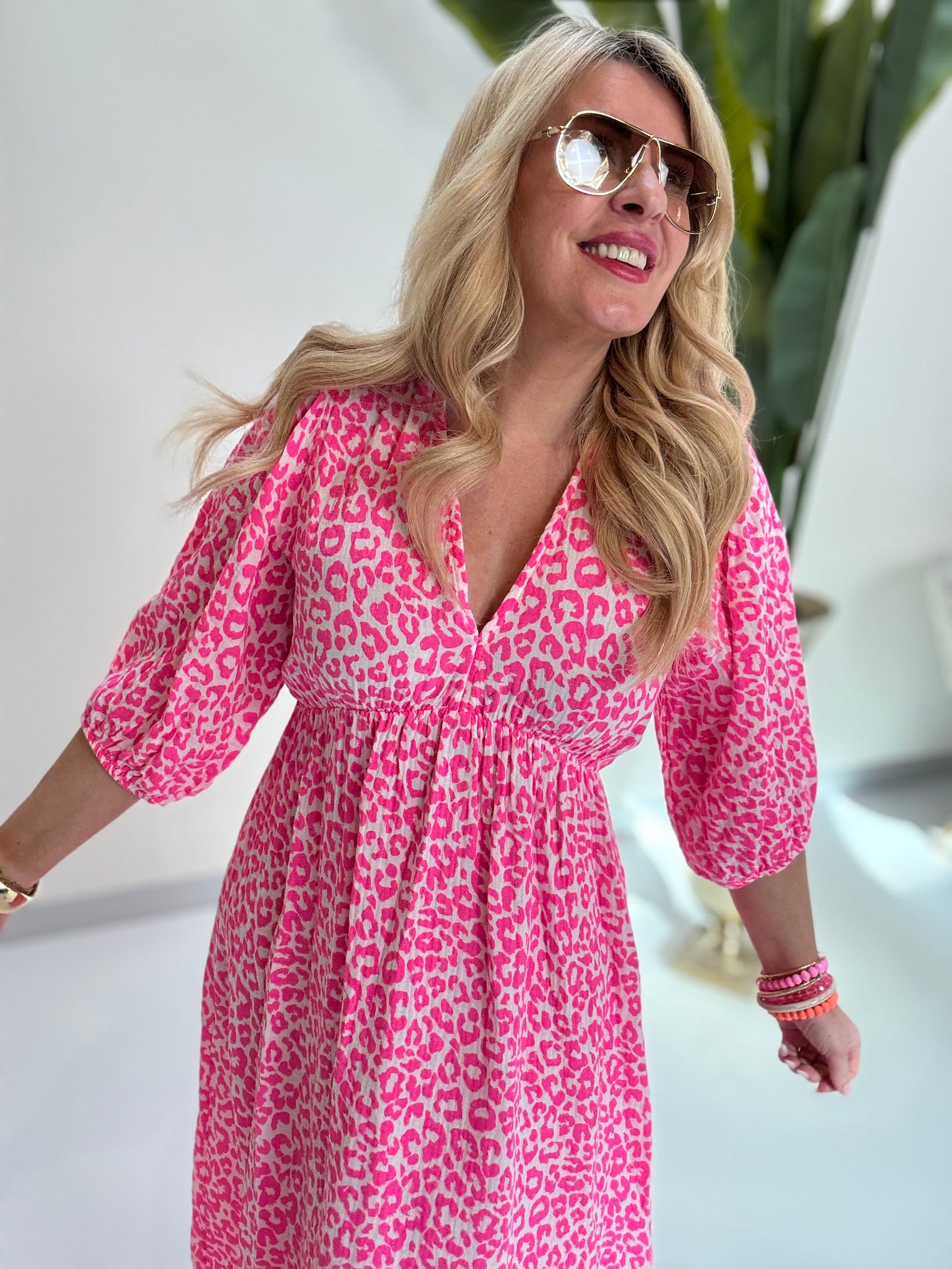 Signature Musselin Kleid weiß Hot rosa