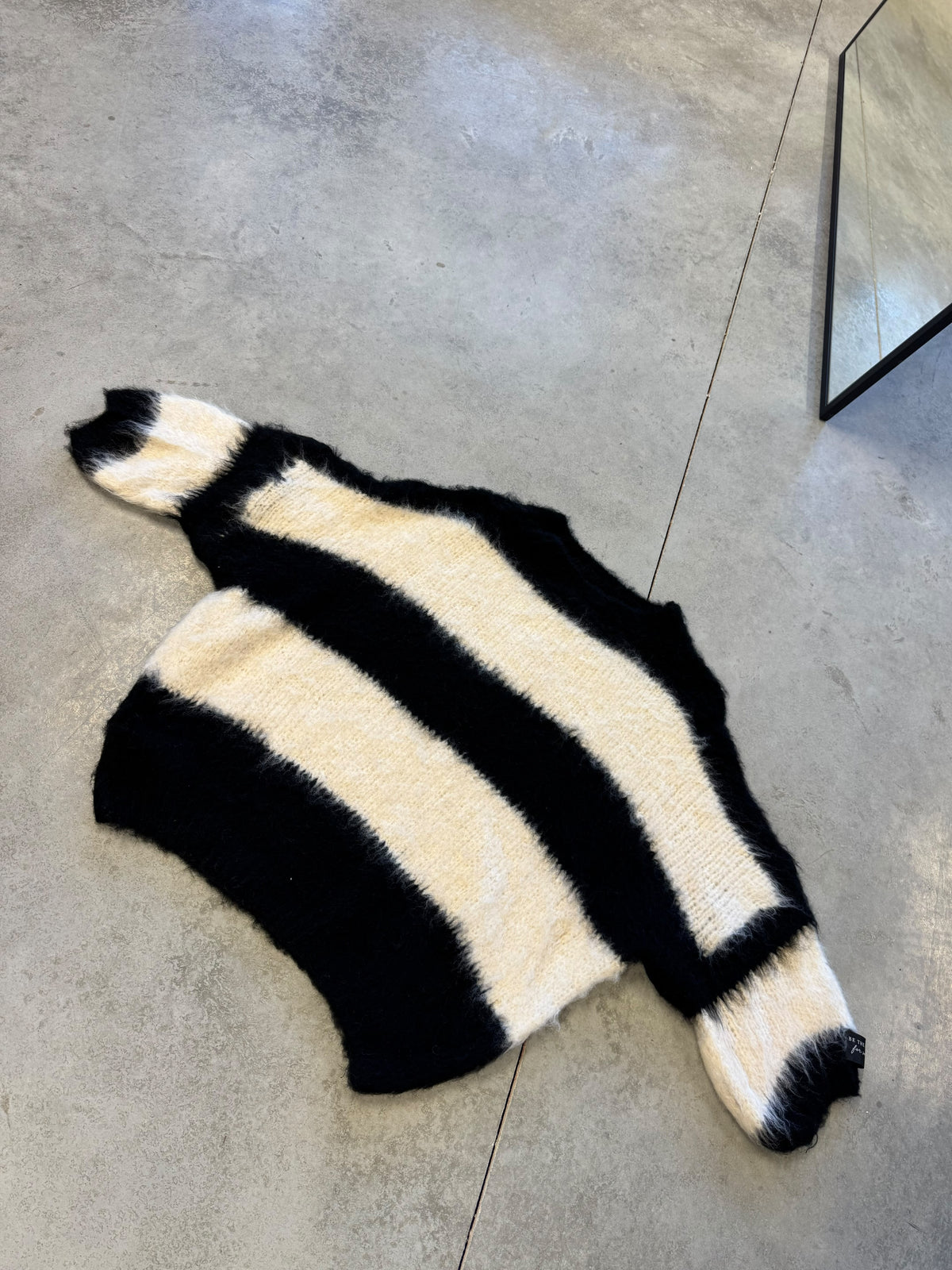 Strickpullover mit Patch schwarz/creme