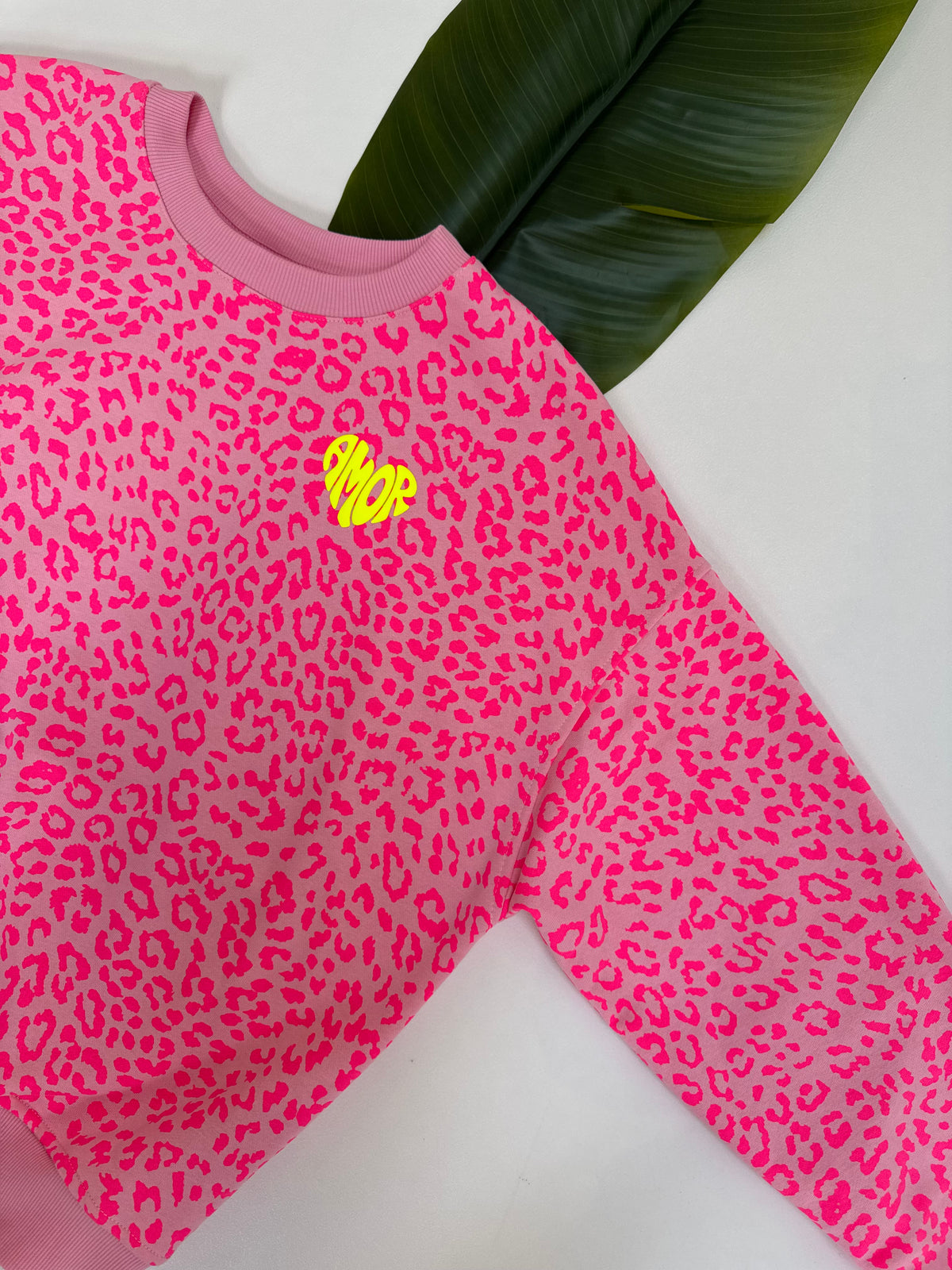 Sweater mit Rückenprint AMOR CLUB pink leo