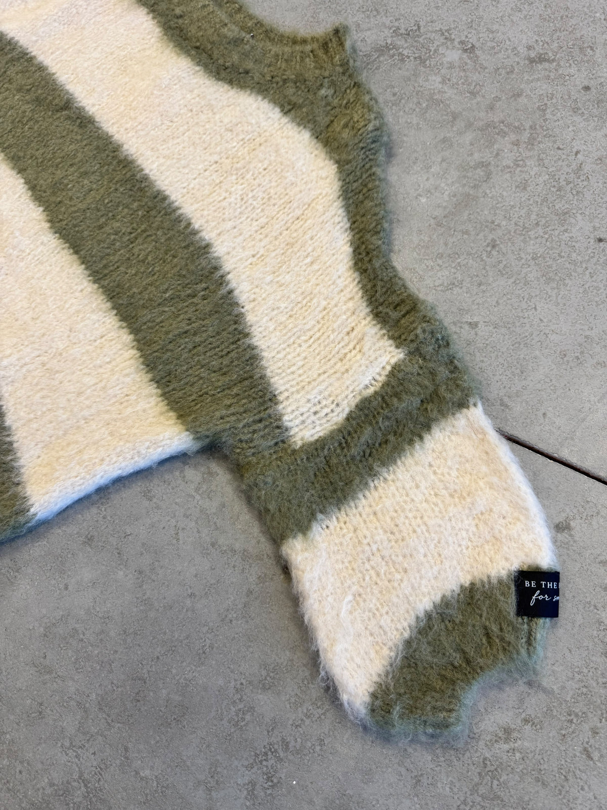 Strickpullover mit Patch khaki/creme