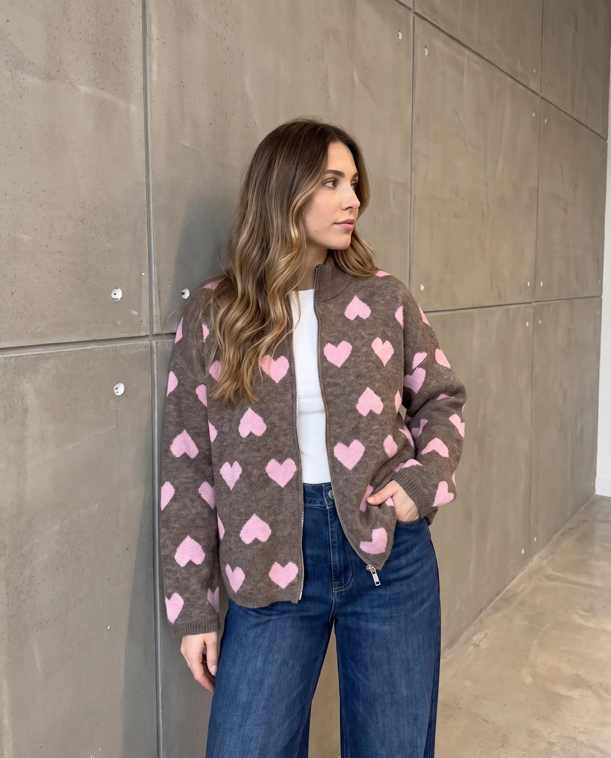 Zipper Strickjacke mit Herzchen taupe/rosa