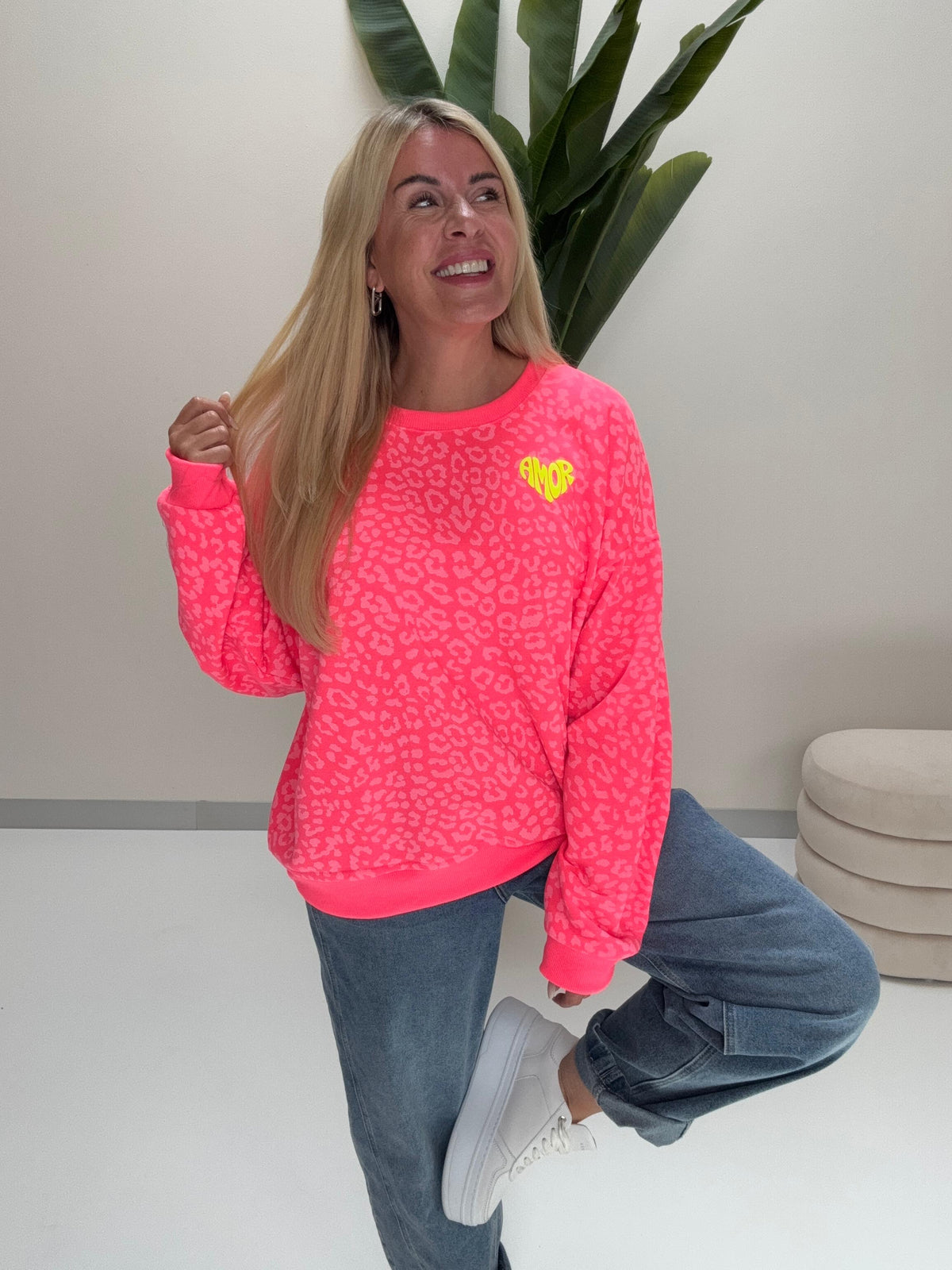 Sweater mit Rückenprint AMOR CLUB hot fuchsia leo