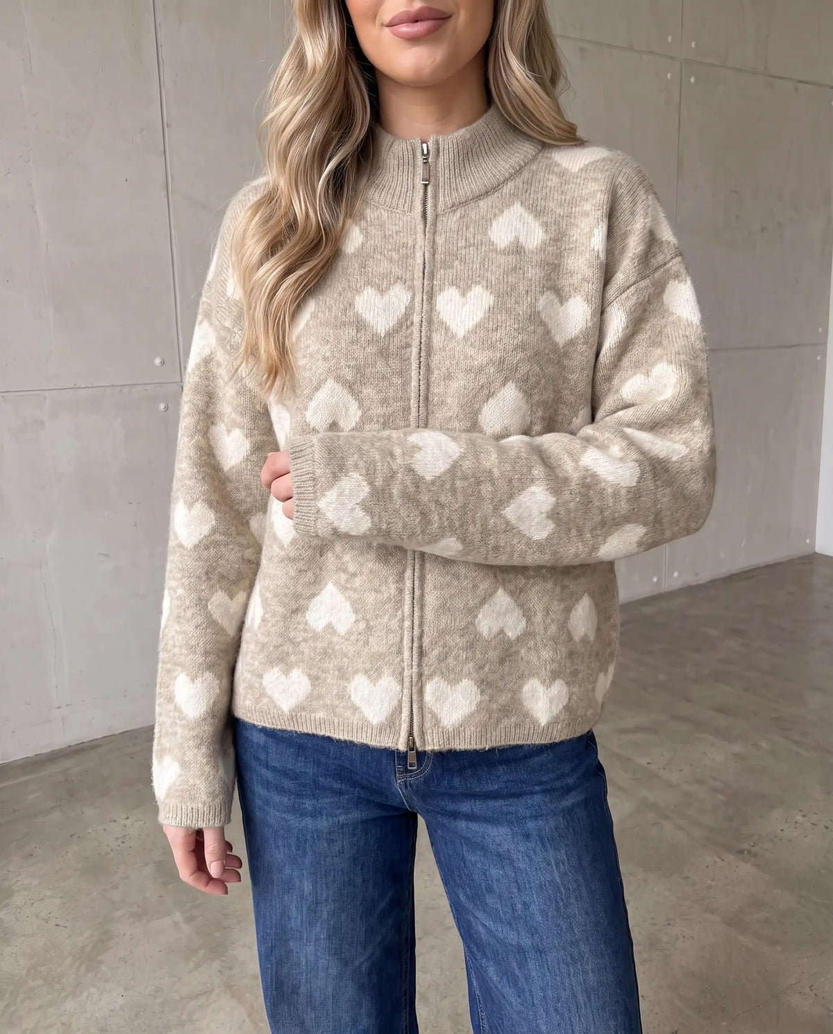 Zipper Strickjacke mit Herzchen beige/weiß