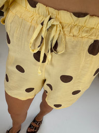 Leichte Sommer Shorts buttermilk lemon BIG POLKA DOTS coffee