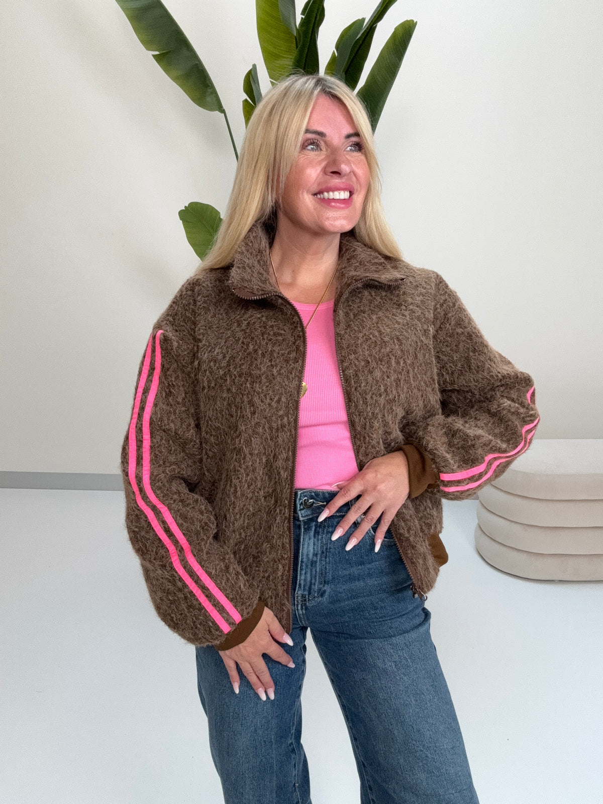 Jacke SPORTY COZYNESS chocolate/pink mit seitlichen Streifen