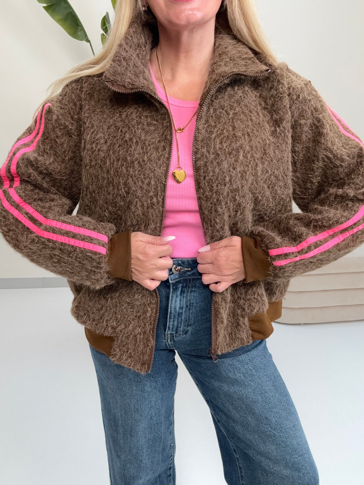 Jacke SPORTY COZYNESS chocolate/pink mit seitlichen Streifen