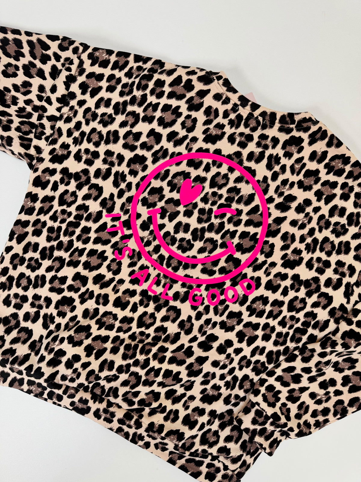Oversize Sweater beige Leo ITS ALL GOOD pink mit Rückenprint