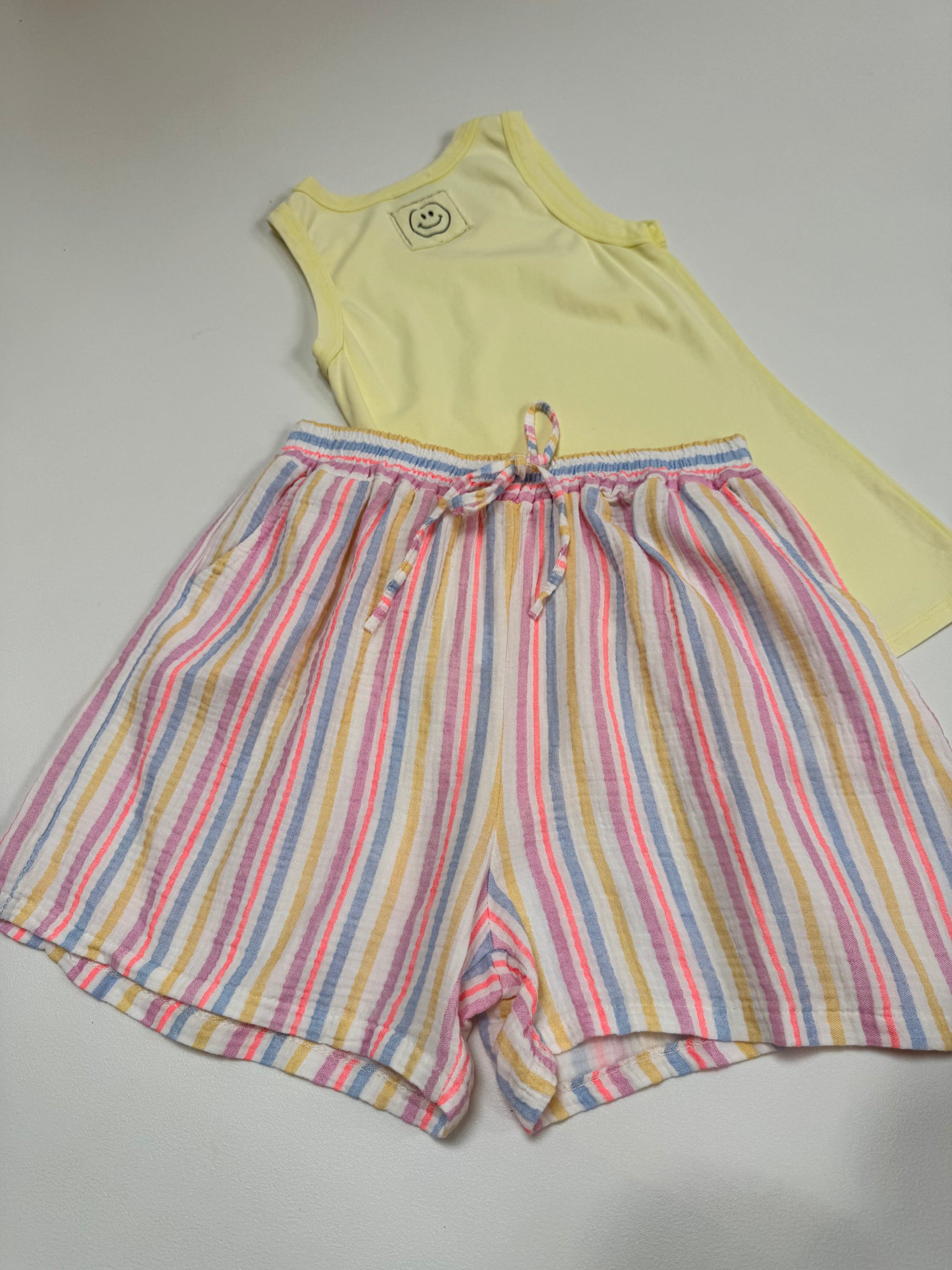 Musselin Shorts weiß SMALL STRIPES weiß/blau/rosa/gelb/orange