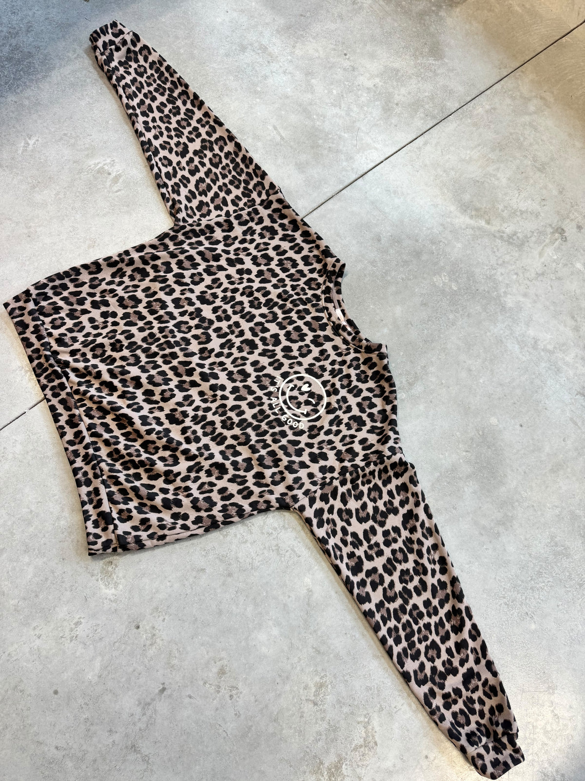 Oversize Sweater taupe Leo ITS ALL GOOD creme mit Rückenprint