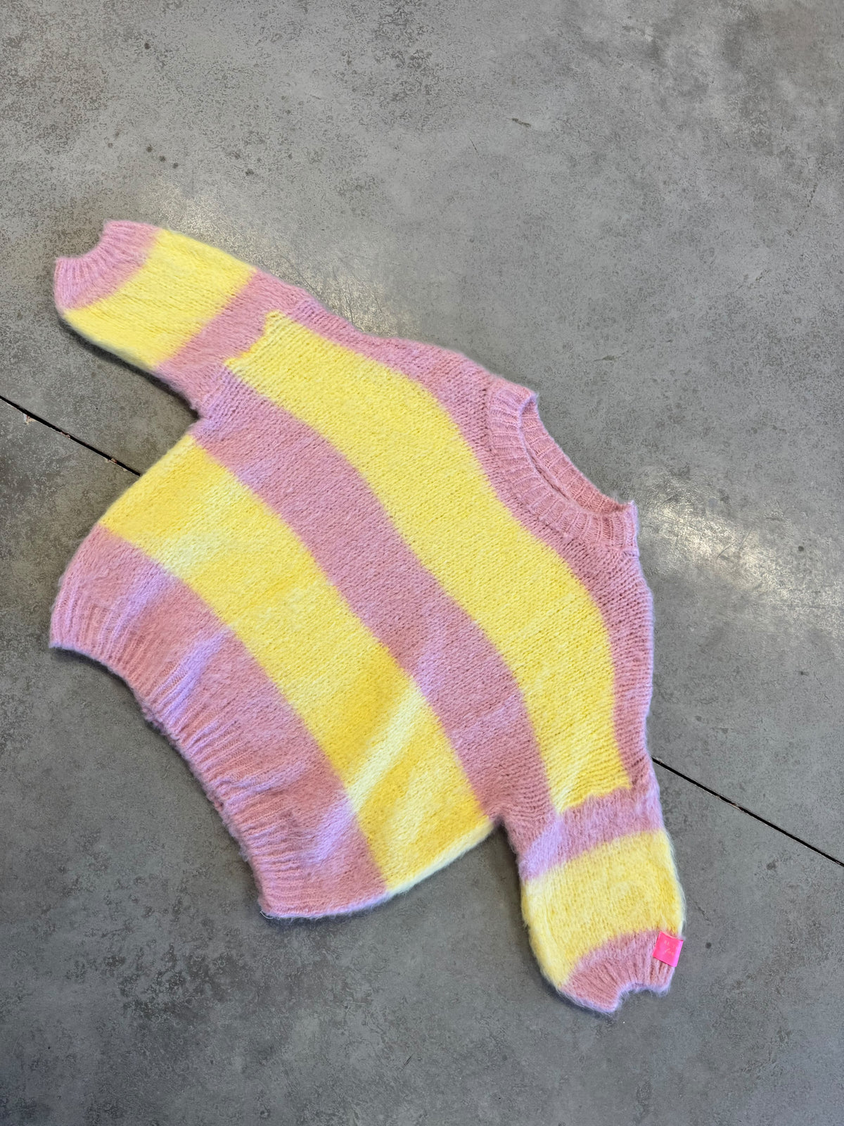 Strickpullover mit Patch rosa/gelb