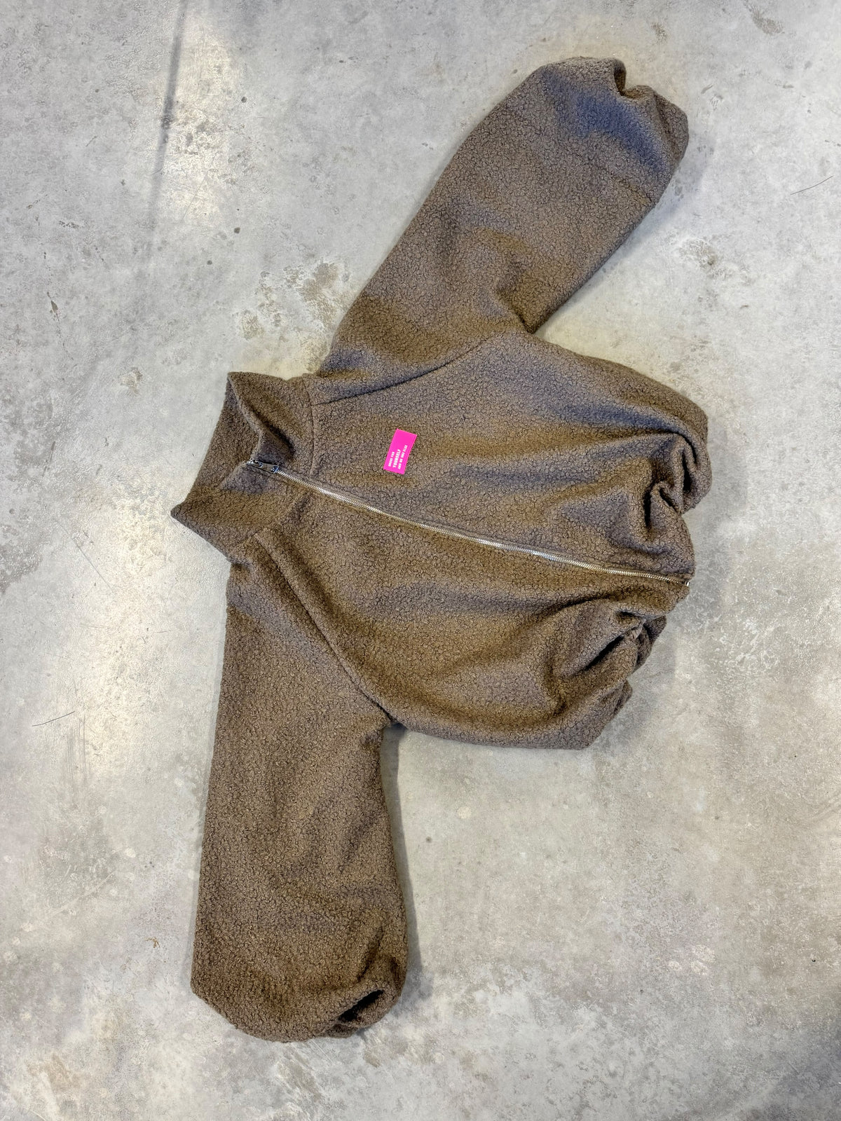 Kuschel Jacke mit Reißverschluss & Patch DRESS FOR YOURSELF Taupe
