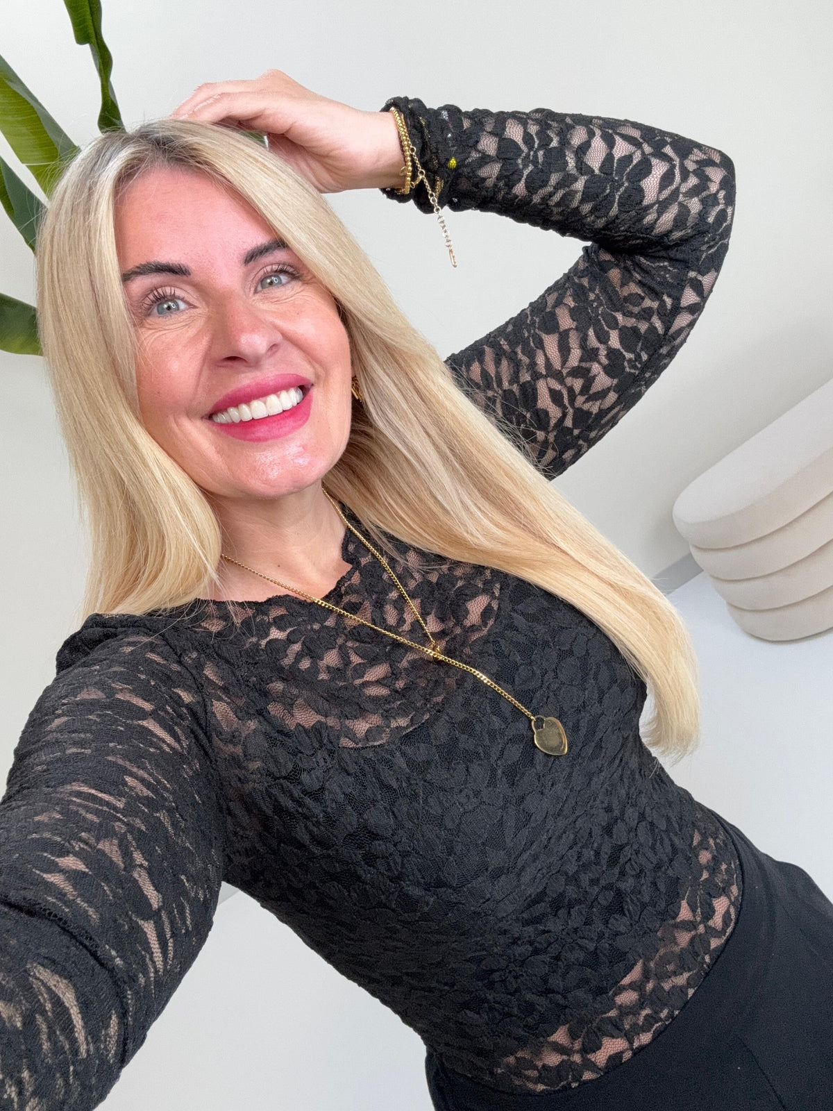 Longsleeve aus hochwertiger Spitze LACE QUEEN schwarz