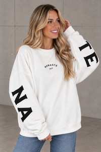 Sweater mit Rückenprint NAMASTE weiß