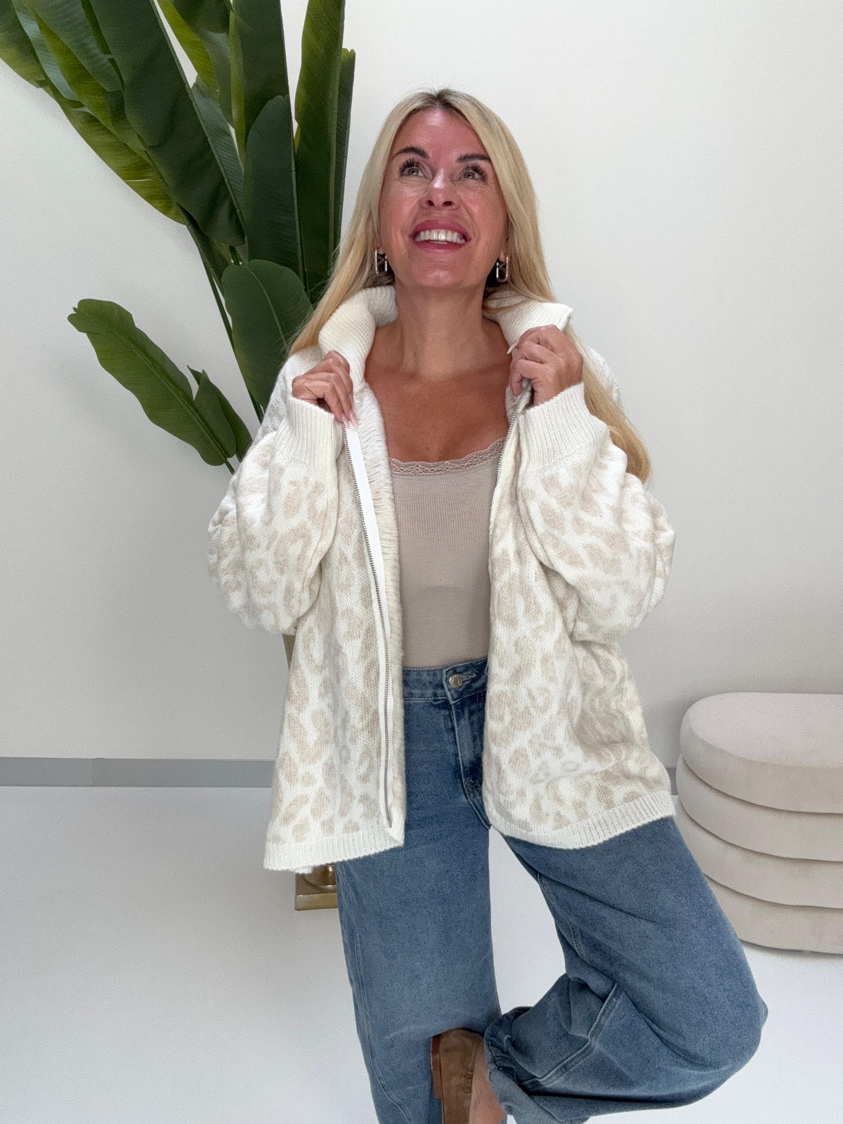 Zipper Strickjacke im angesagten Leo Muster creme/beige