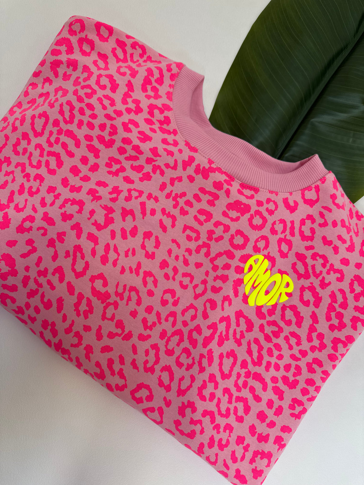 Sweater mit Rückenprint AMOR CLUB pink leo