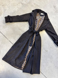 Velours Trenchcoat COZY KISS mit LEO Innenfutter schwarz