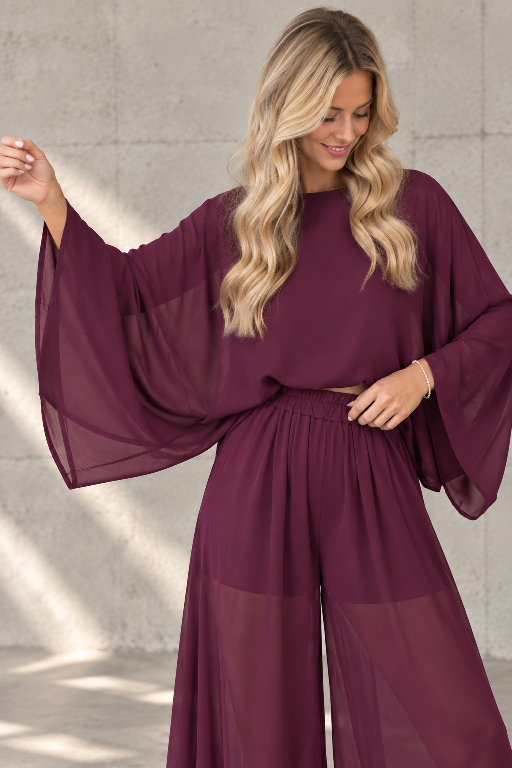 Transparent Bluse im Fledermaus Schnitt Burgundy