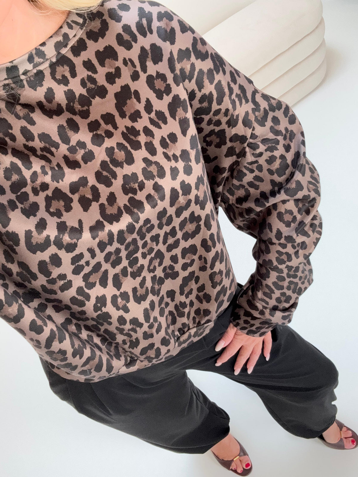 Butterstoff Pullover mit Crinkle Arm mocha leo