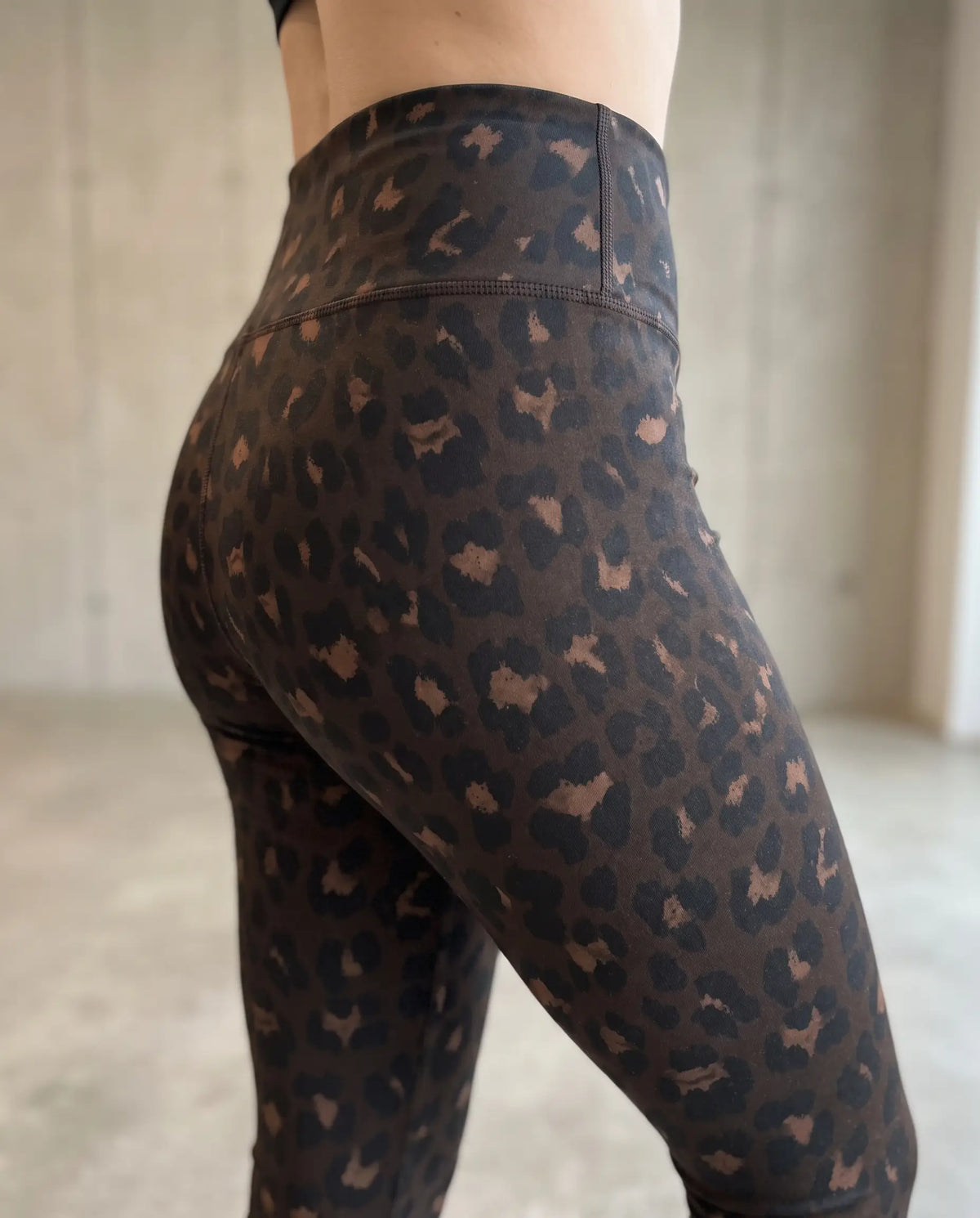 Butterstoff Leggings LEO dark chocolate/schwarz