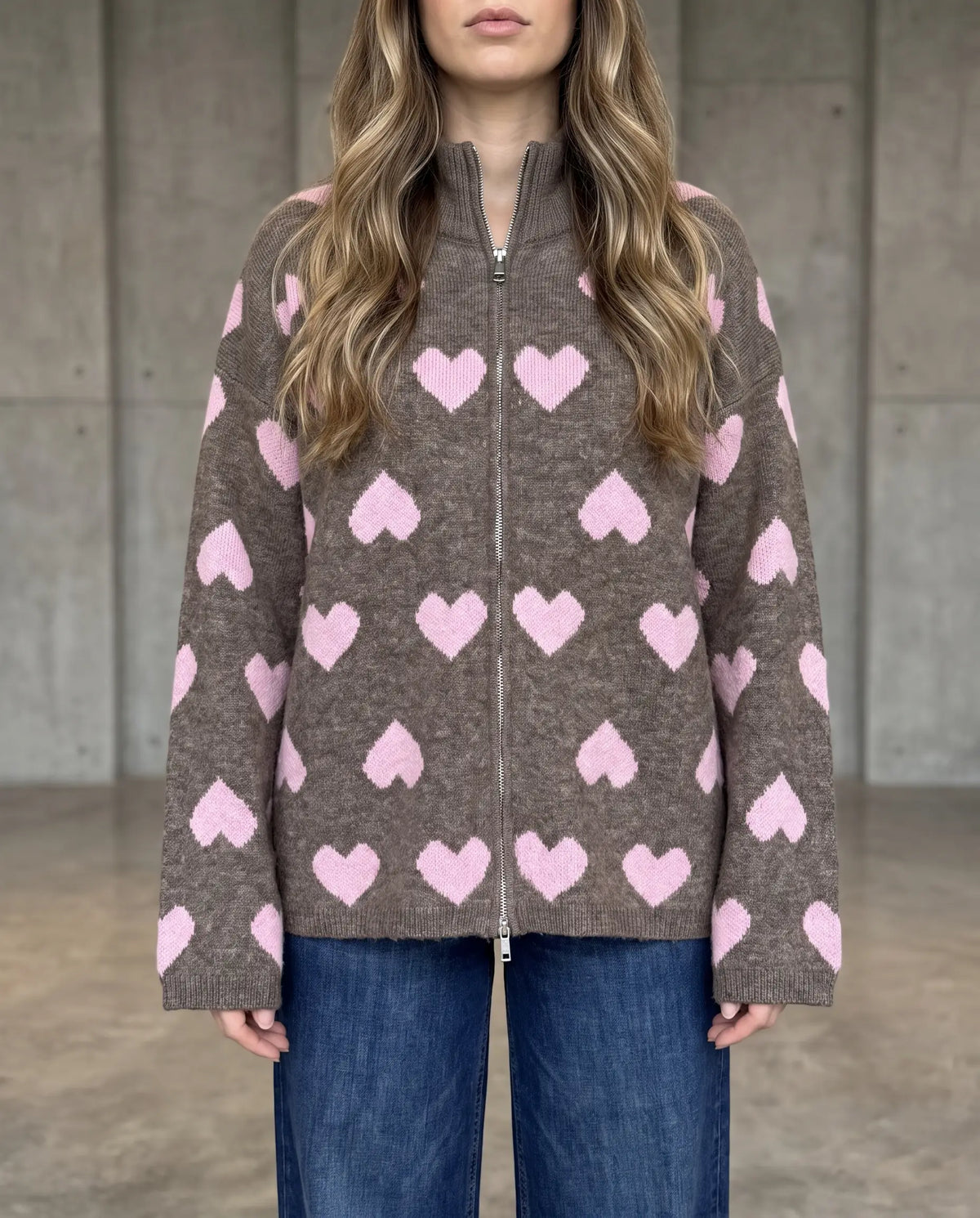 Zipper Strickjacke mit Herzchen taupe/rosa