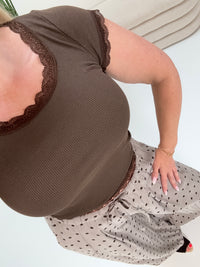 Shirt mit Spitzenrand BASIC PRINCESS coffee