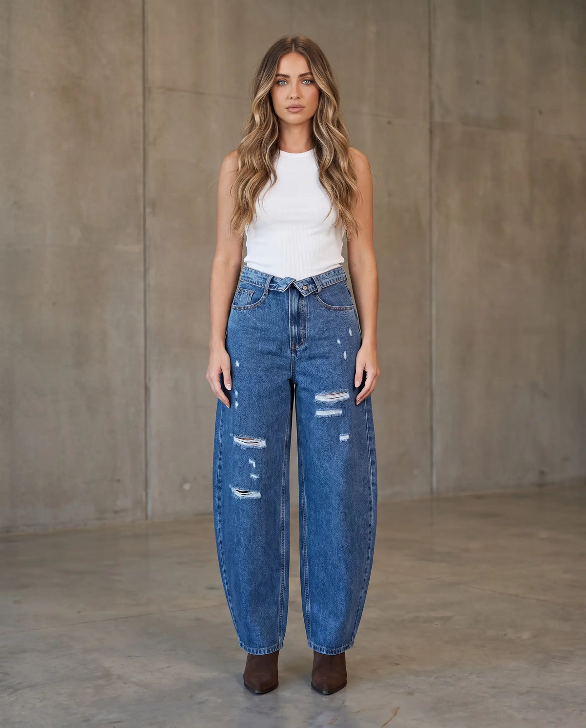 Destroyed Ballon/Barrel Jeans mit umgeklapptem Fashion Bund