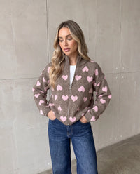 Zipper Strickjacke mit Herzchen taupe/rosa