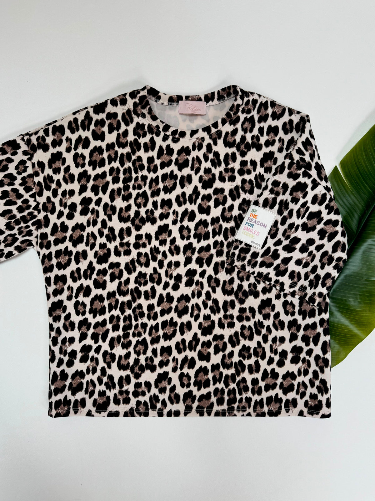 Butterstoff Shirt leo BE THE REASON mit hochwertigem Patch am Ärmel